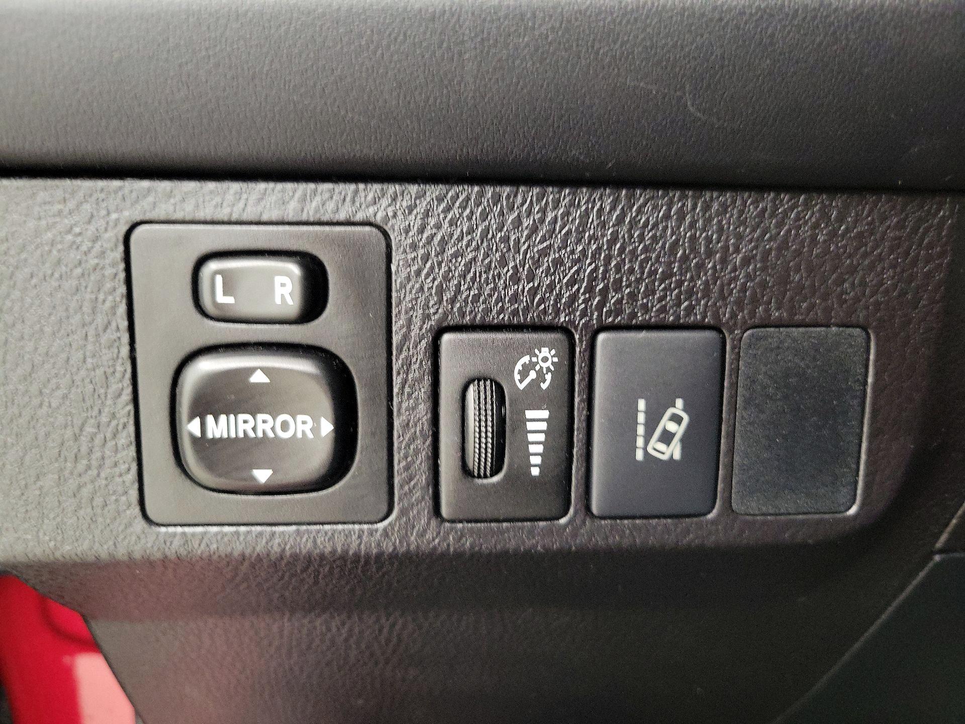 Thumbnail: 2018 Toyota RAV4 - 13