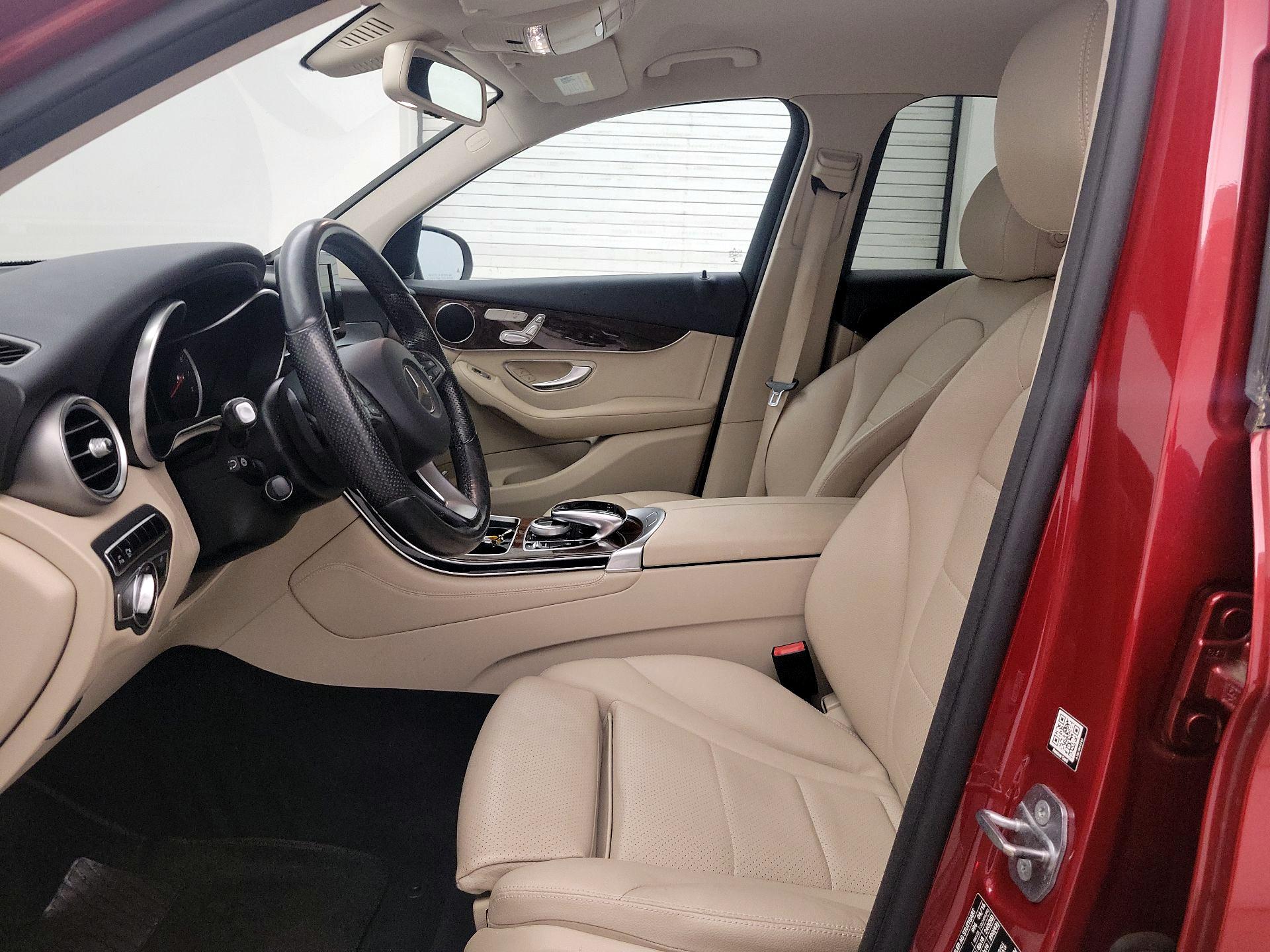 Thumbnail: 2016 Mercedes-Benz GLC - 11