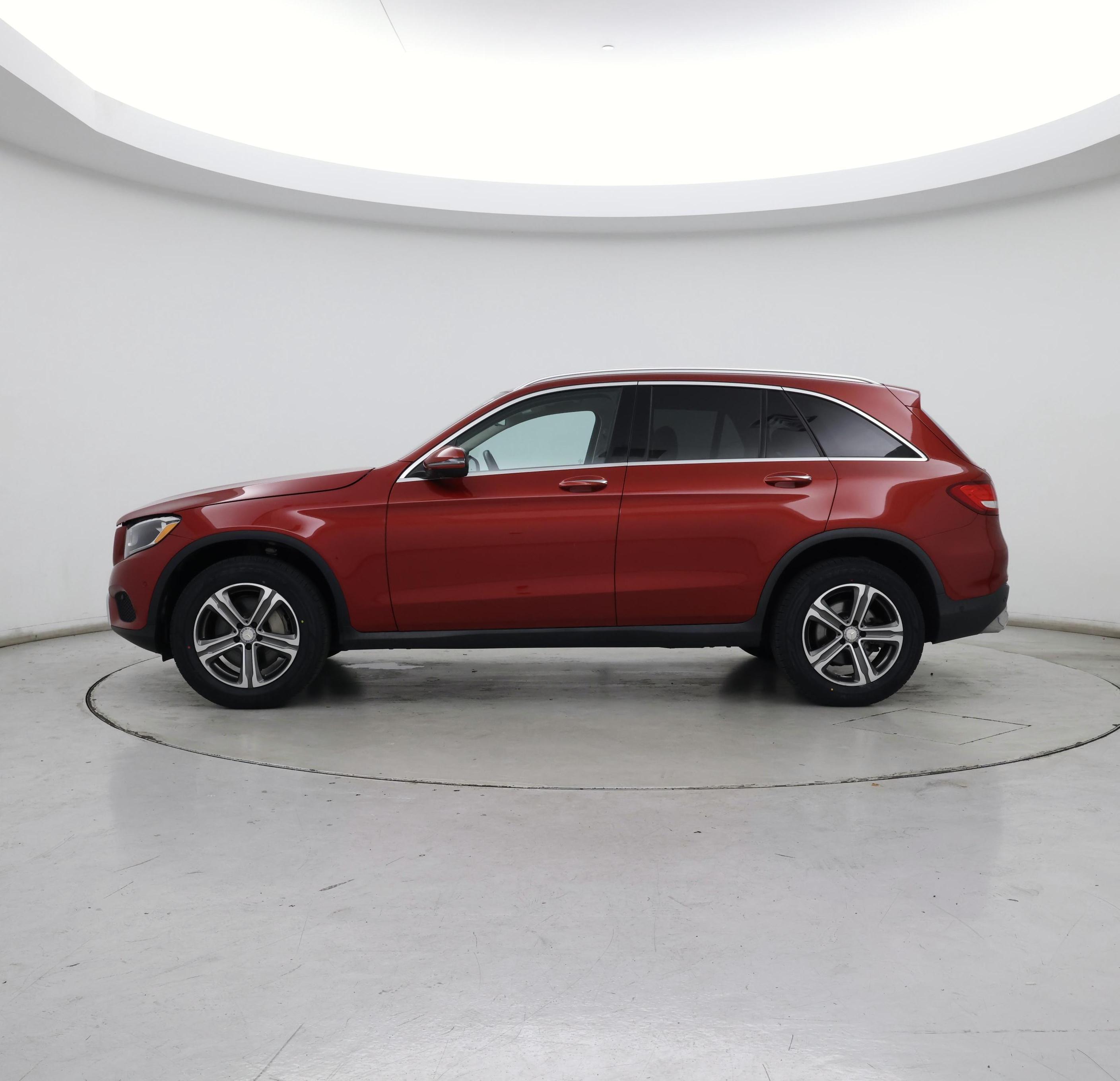 Thumbnail: 2016 Mercedes-Benz GLC - 3