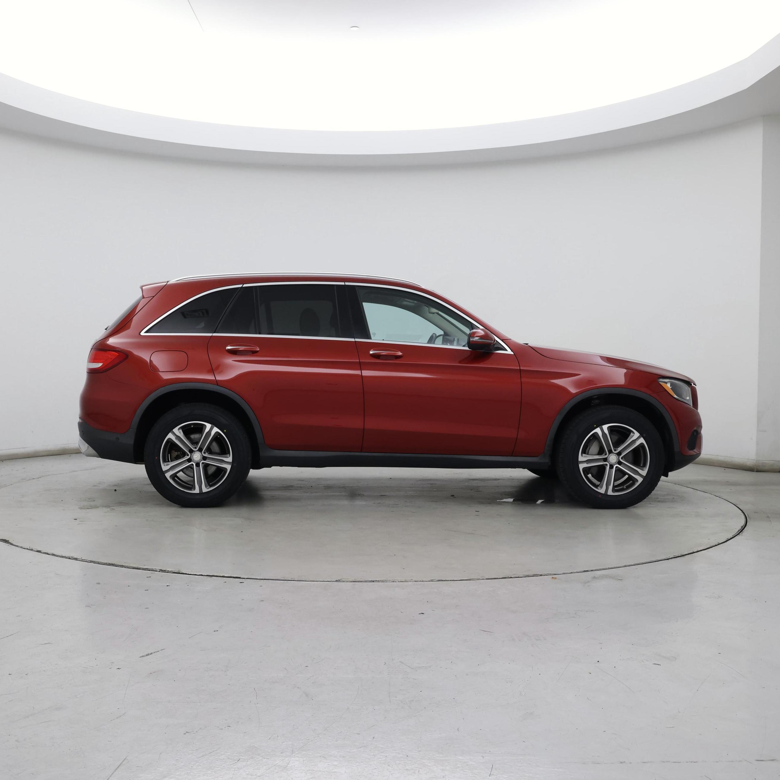 Thumbnail: 2016 Mercedes-Benz GLC - 7