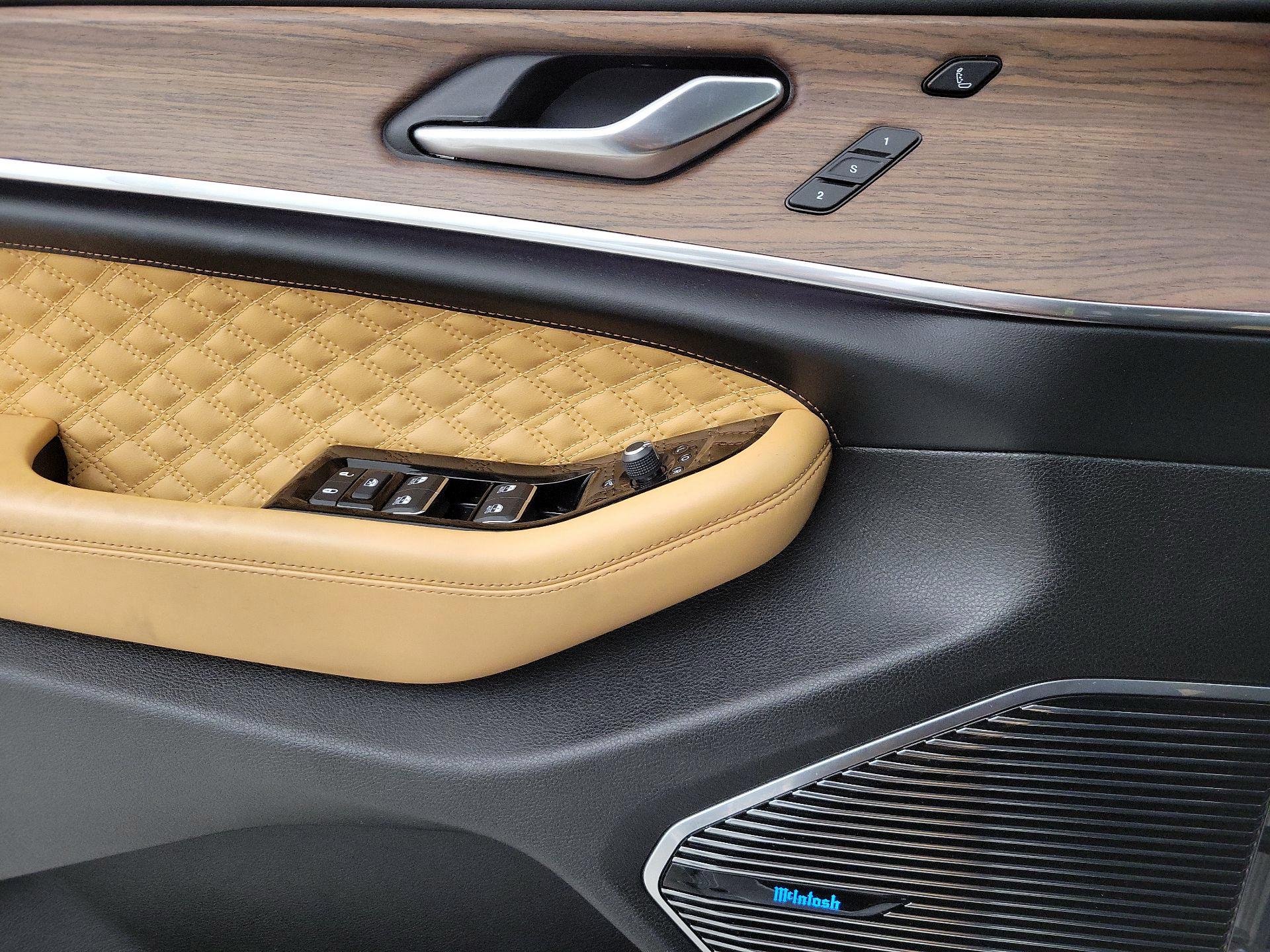 Thumbnail: 2022 Jeep Grand Cherokee - 12