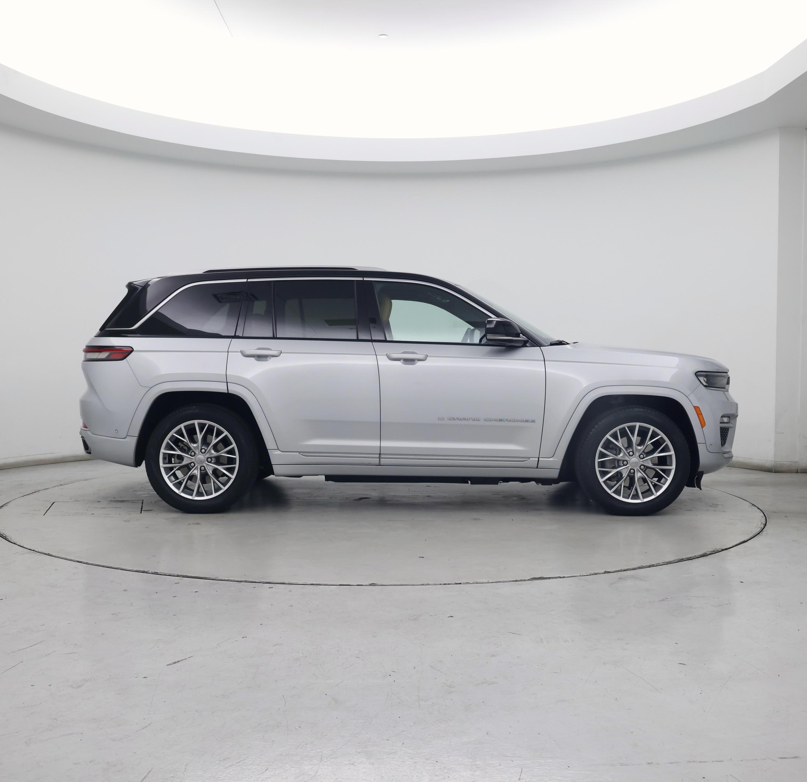 Thumbnail: 2022 Jeep Grand Cherokee - 7