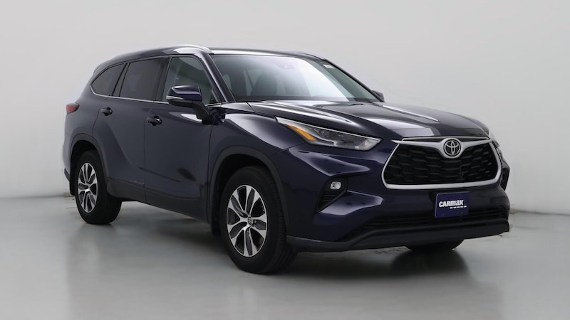 2022 Toyota Highlander XLE Hero Image