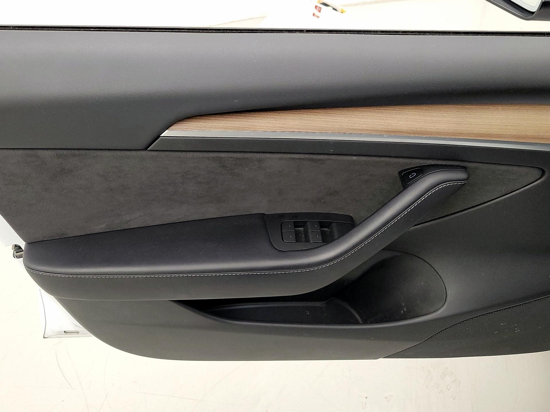 Thumbnail: 2022 Tesla Model 3 - 12