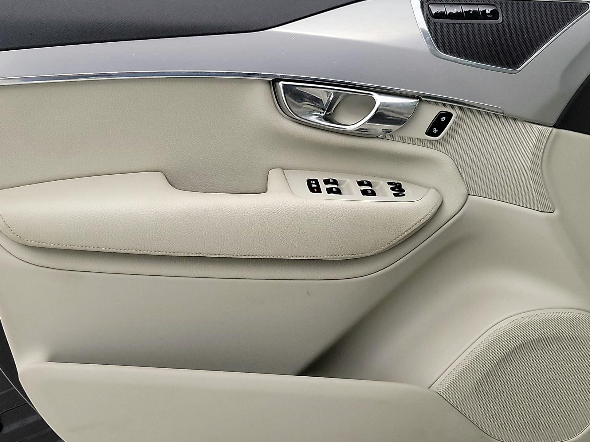 Thumbnail: 2017 Volvo XC90 - 12
