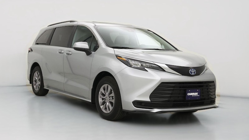 2025 Toyota Sienna LE Hero Image