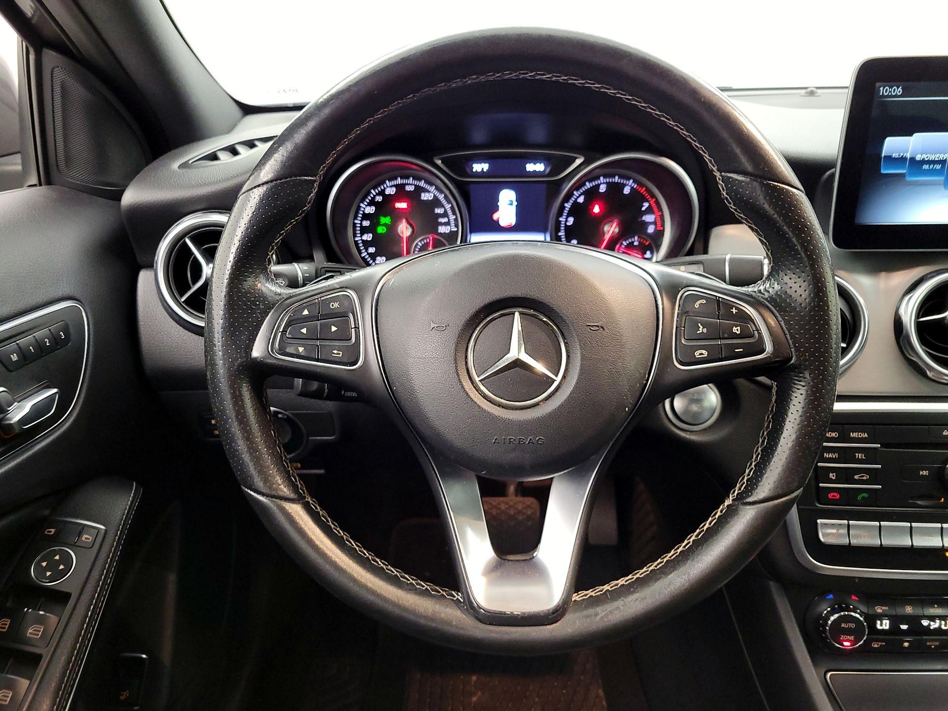 Thumbnail: 2018 Mercedes-Benz GLA - 10