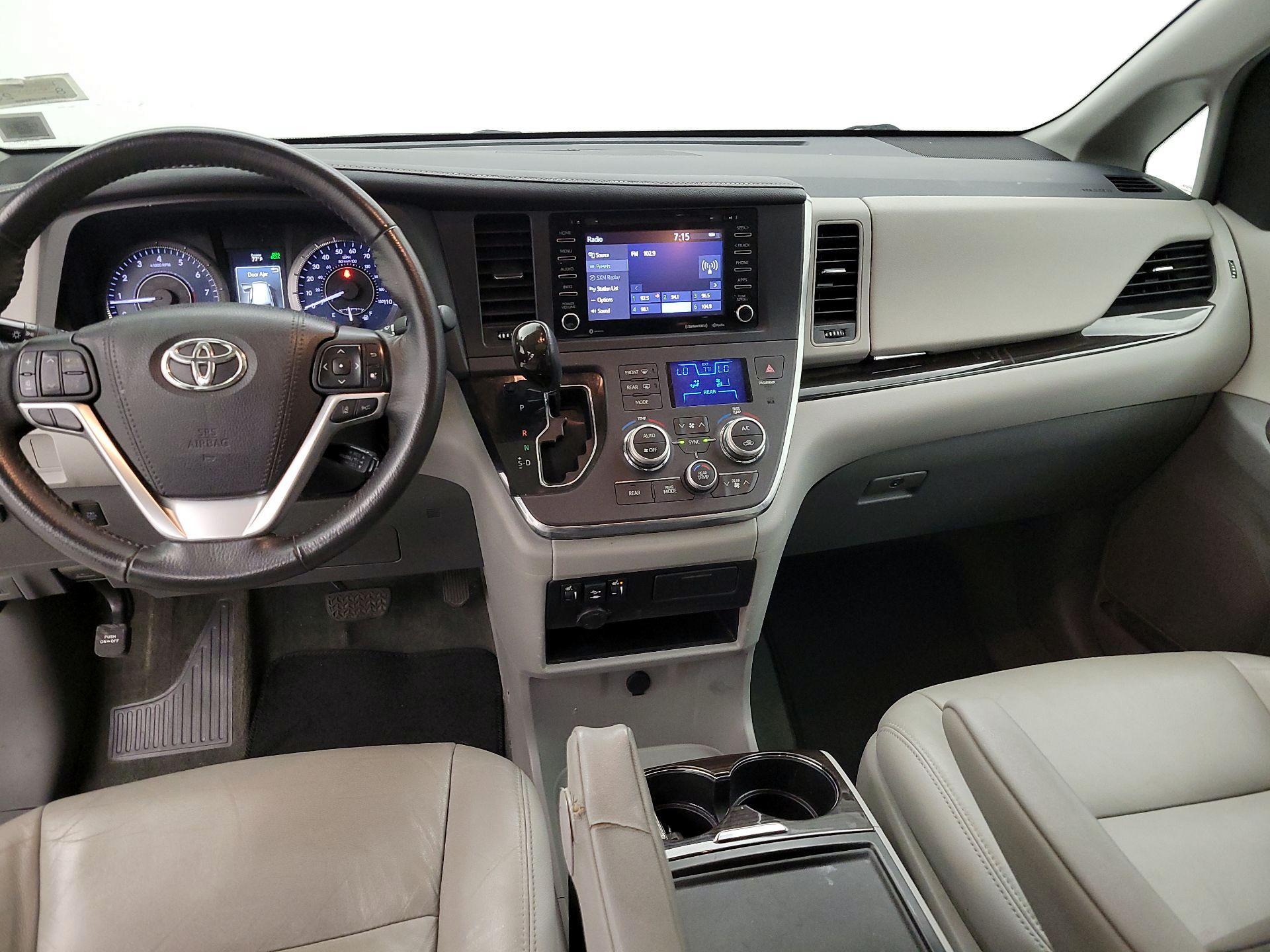 Thumbnail: 2018 Toyota Sienna - 9