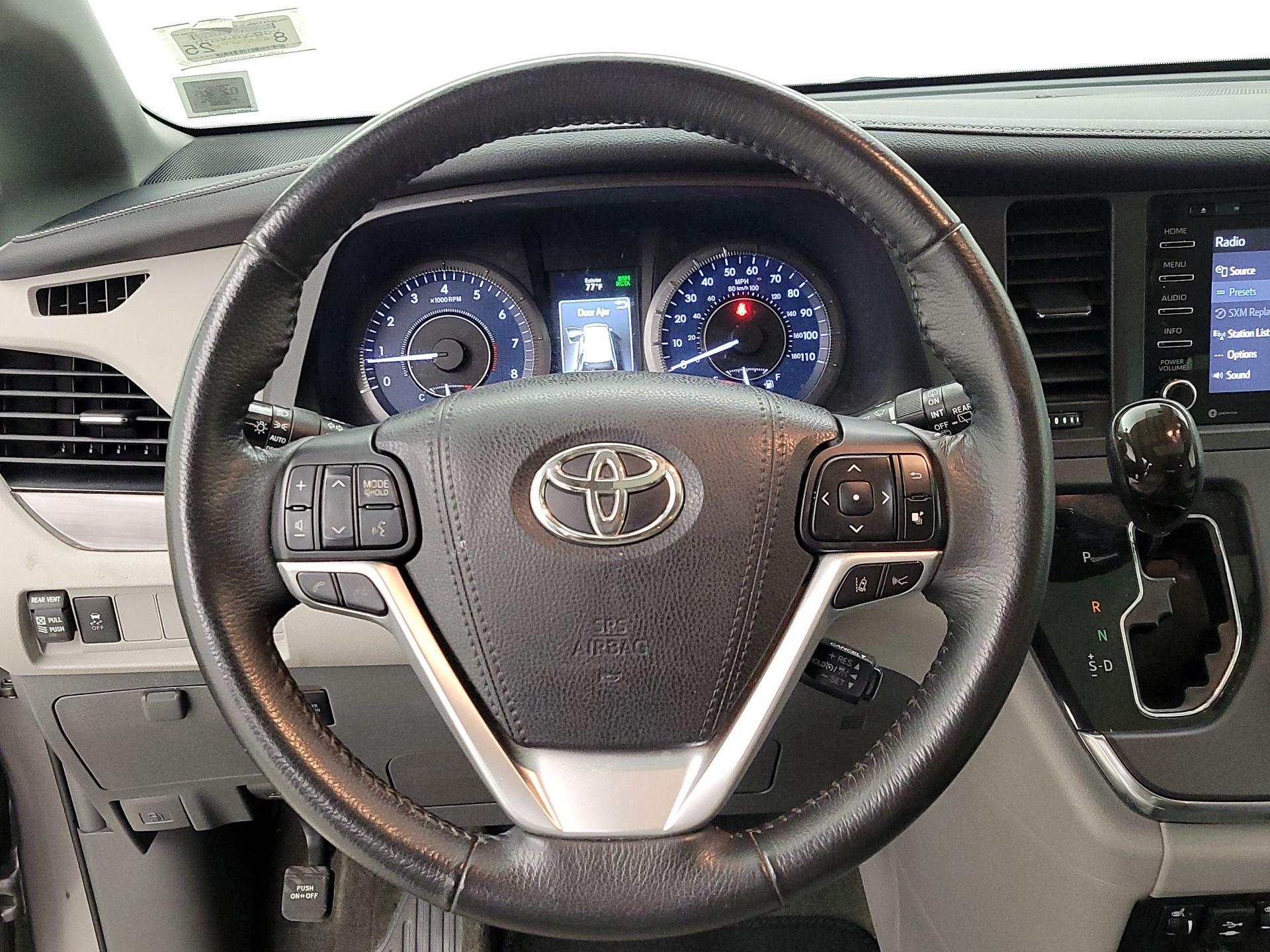 Thumbnail: 2018 Toyota Sienna - 10