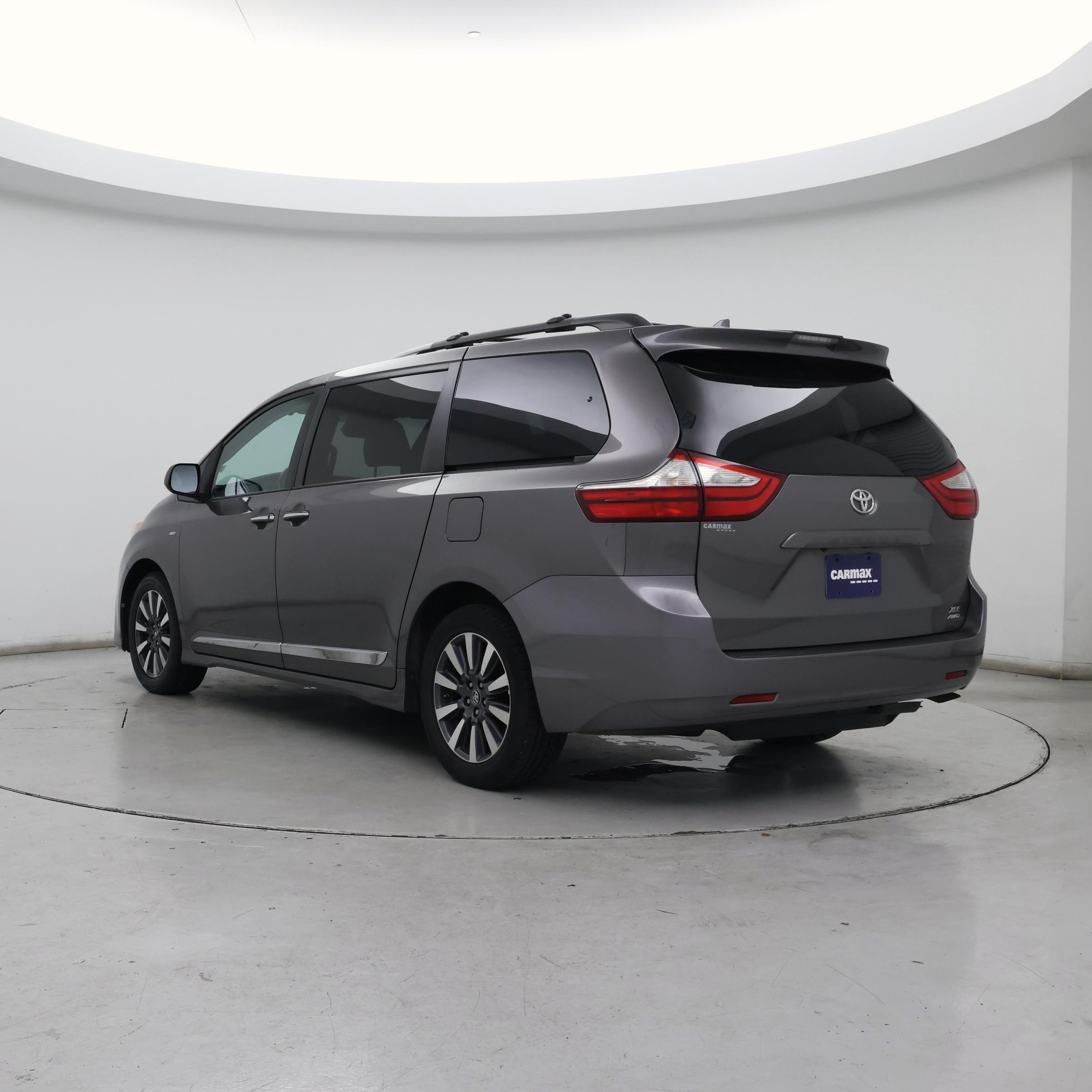 Thumbnail: 2018 Toyota Sienna - 2