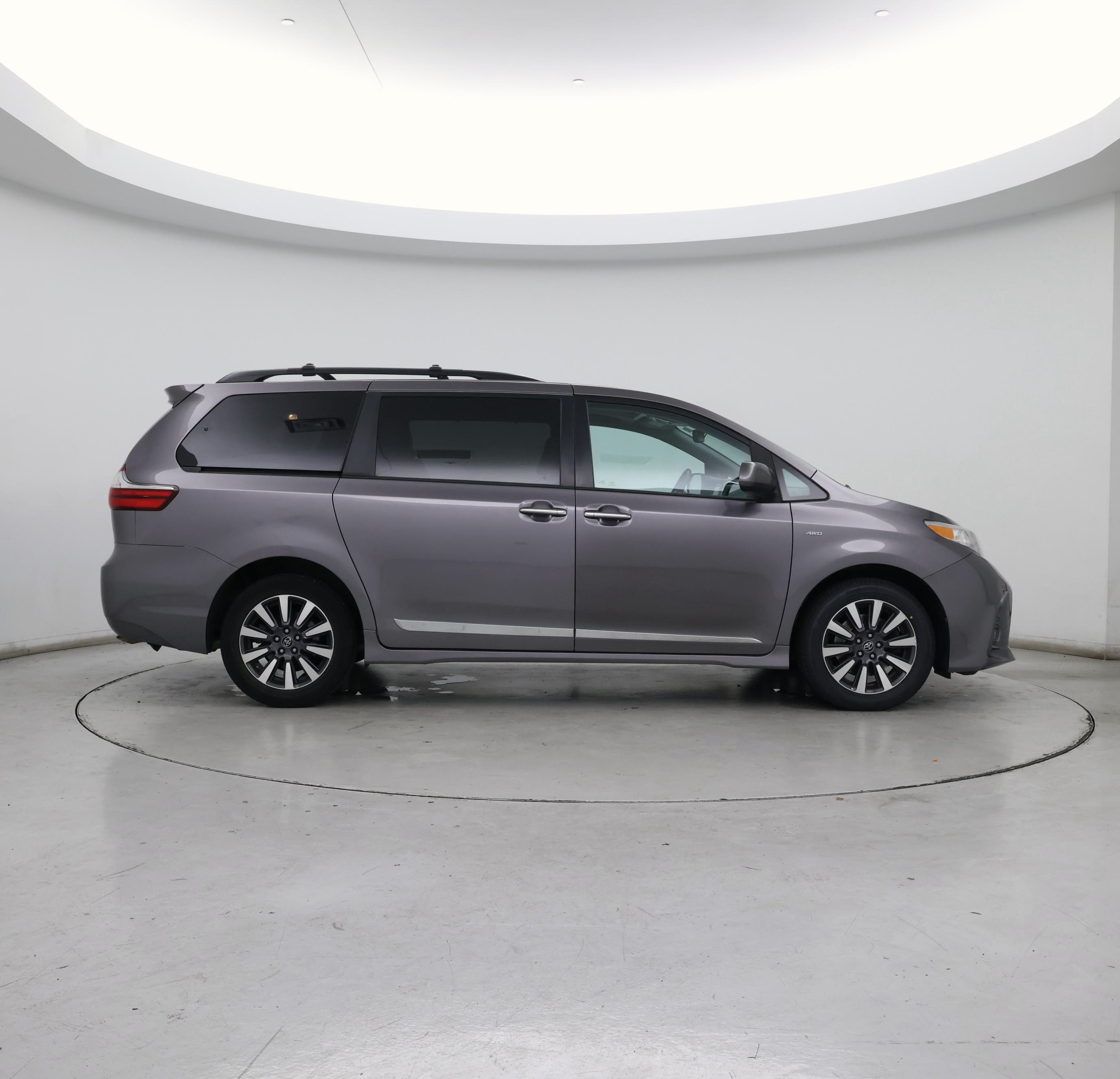 Thumbnail: 2018 Toyota Sienna - 7