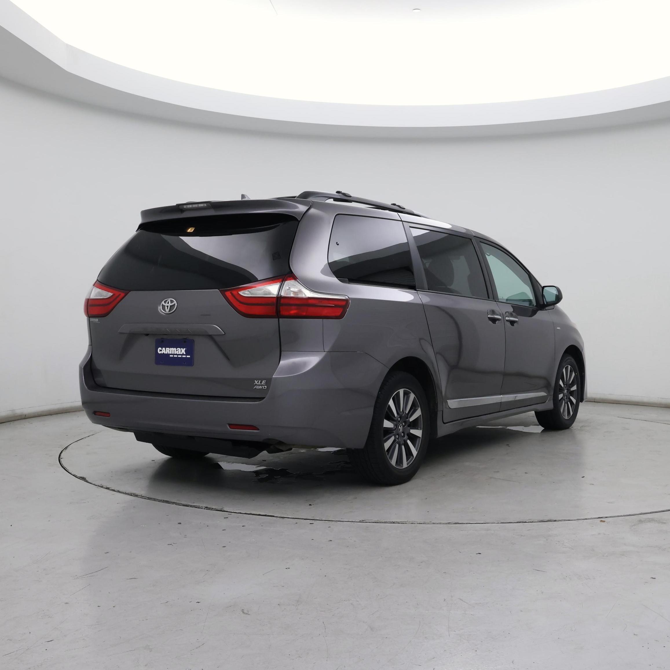 Thumbnail: 2018 Toyota Sienna - 8