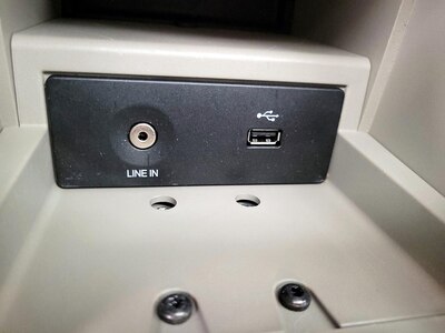 USB/AUX Ports