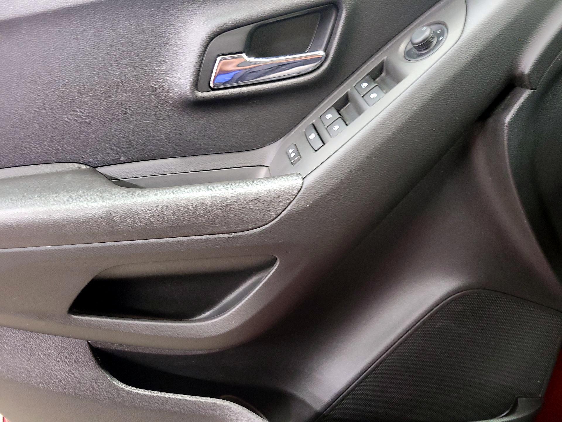 Thumbnail: 2015 Chevrolet Trax - 12