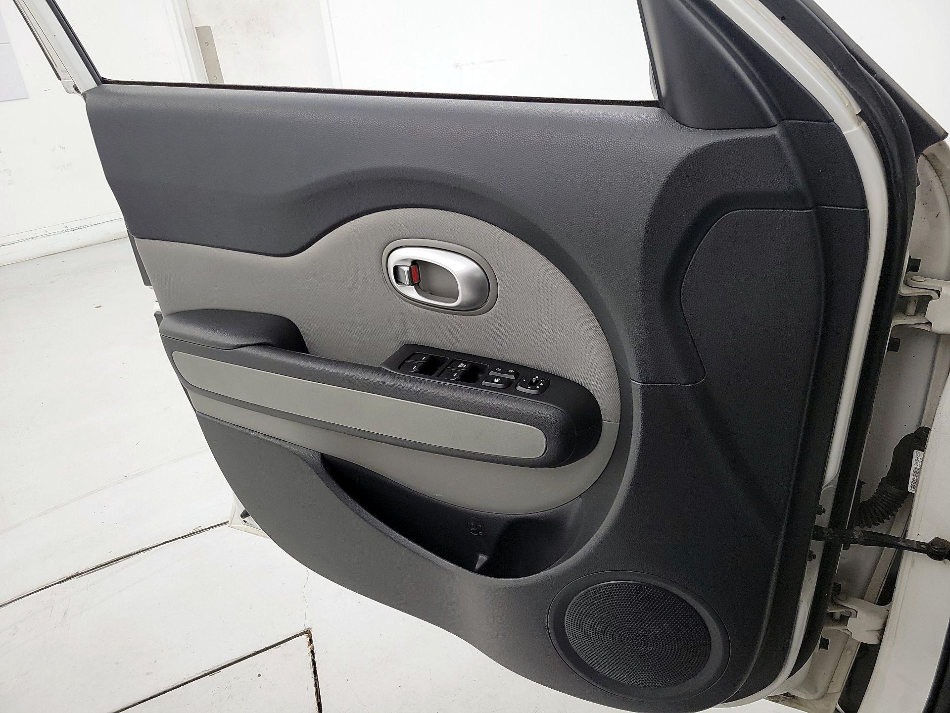 Thumbnail: 2015 Kia Soul - 12