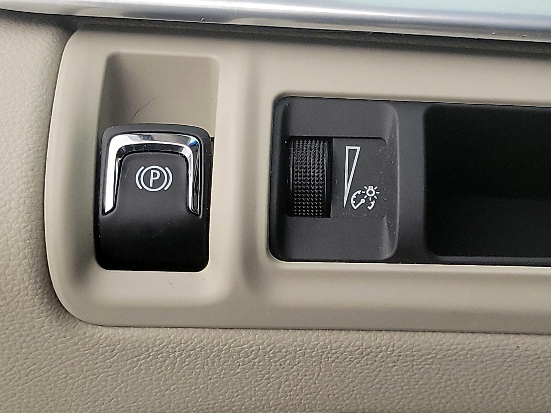 Thumbnail: 2016 Cadillac XTS - 13