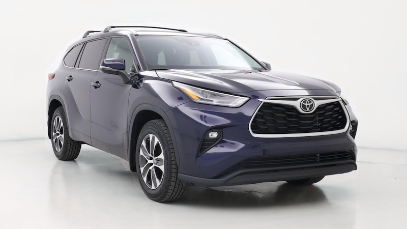 2022 Toyota Highlander XLE Hero Image