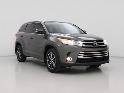 Green 2017 Toyota Highlander XLE