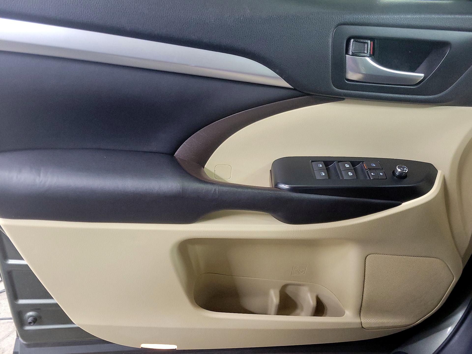 Thumbnail: 2017 Toyota Highlander - 12