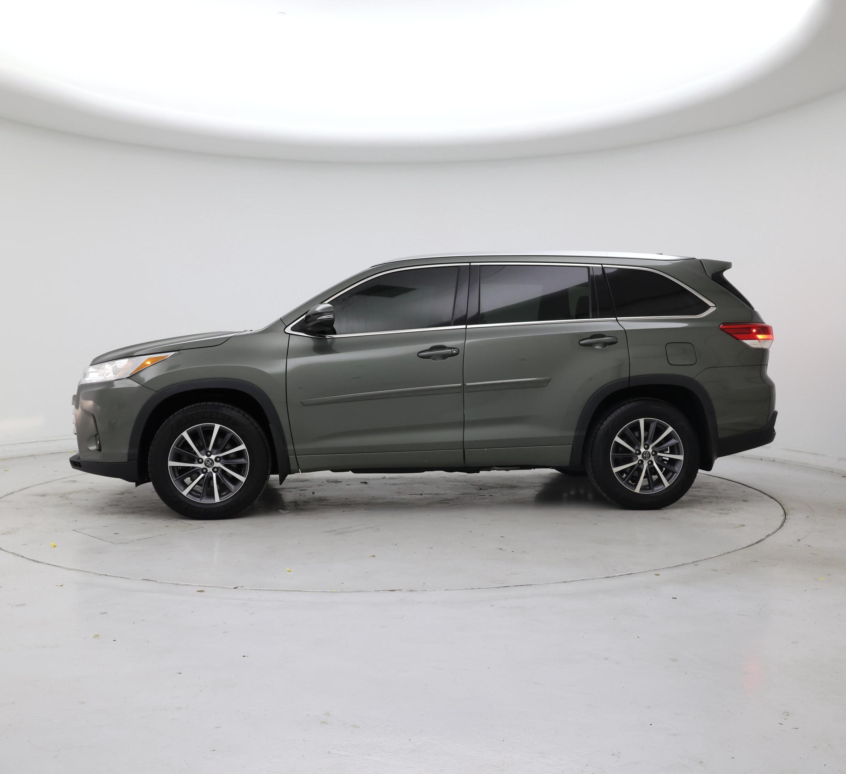 Thumbnail: 2017 Toyota Highlander - 3