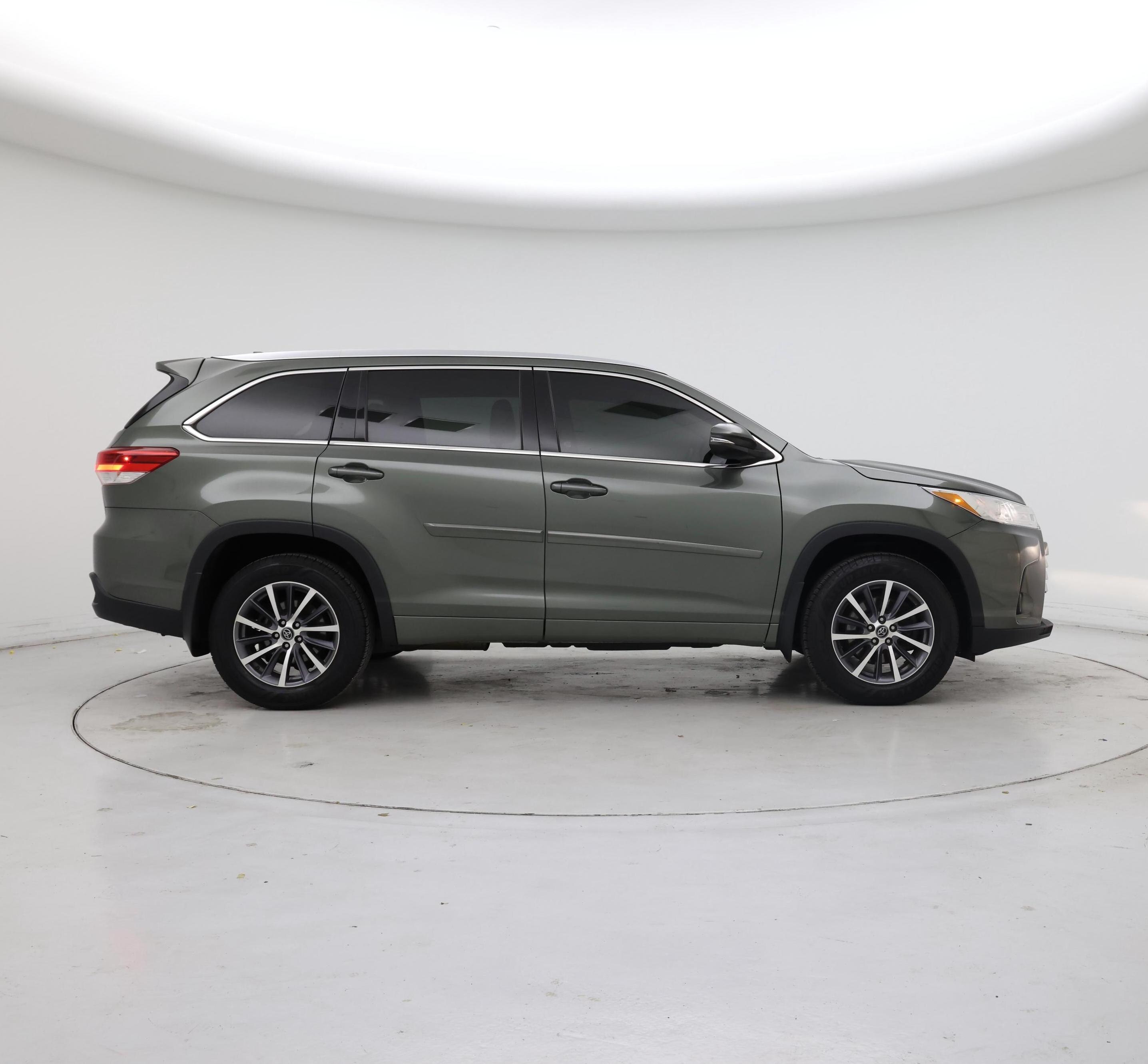Thumbnail: 2017 Toyota Highlander - 7