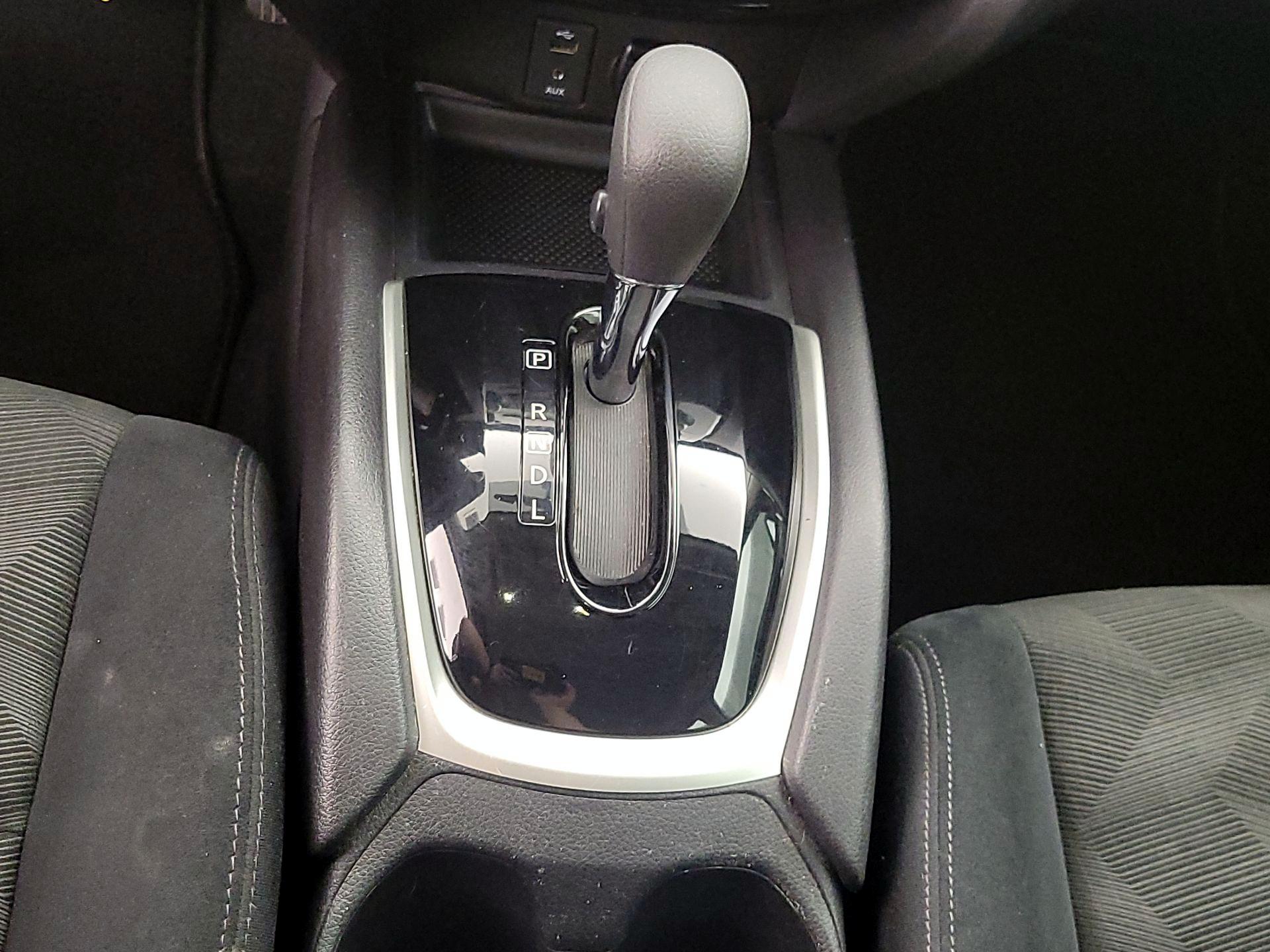 Thumbnail: 2015 Nissan Rogue - 17