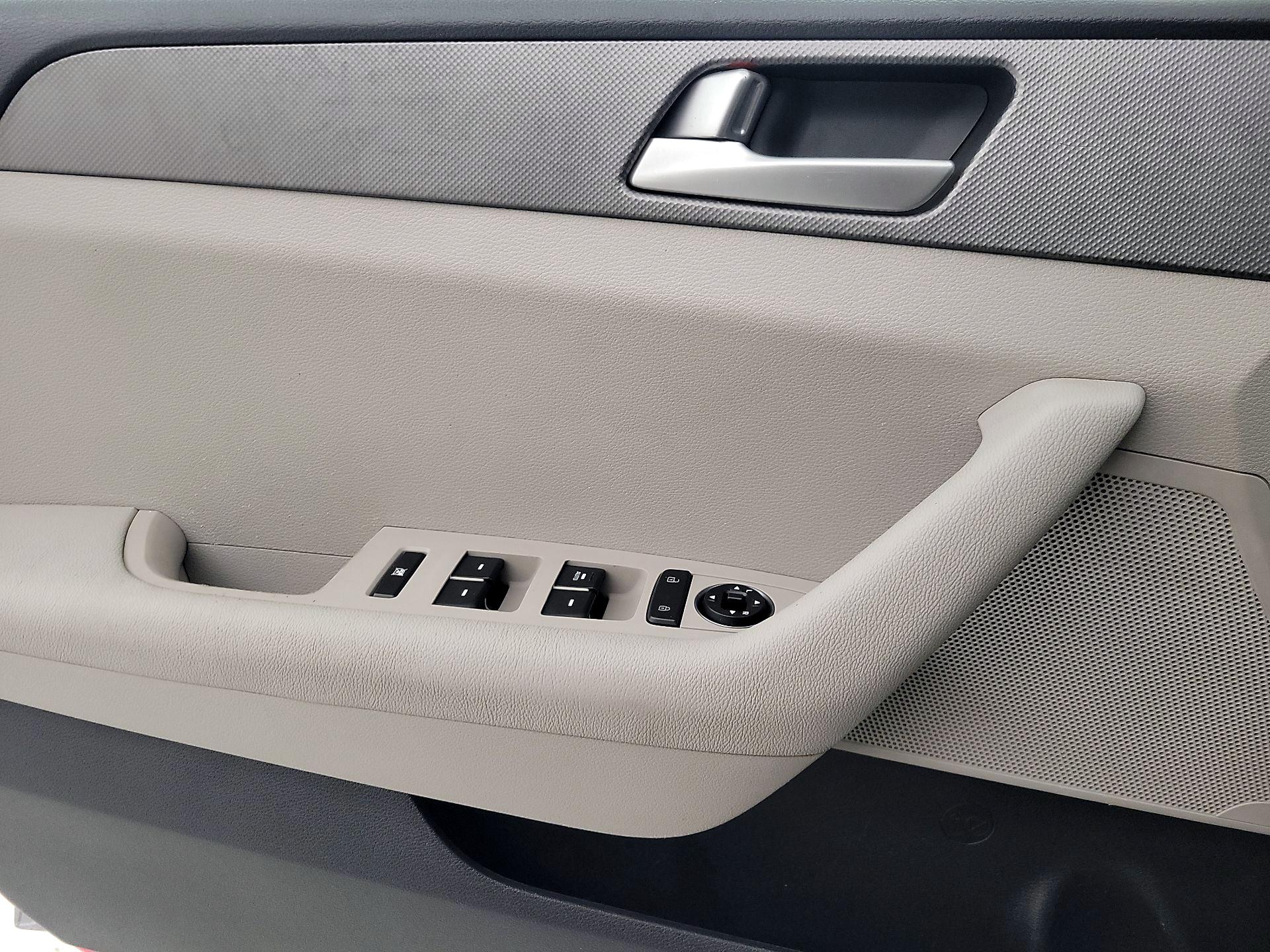 Thumbnail: 2016 Hyundai Sonata - 12