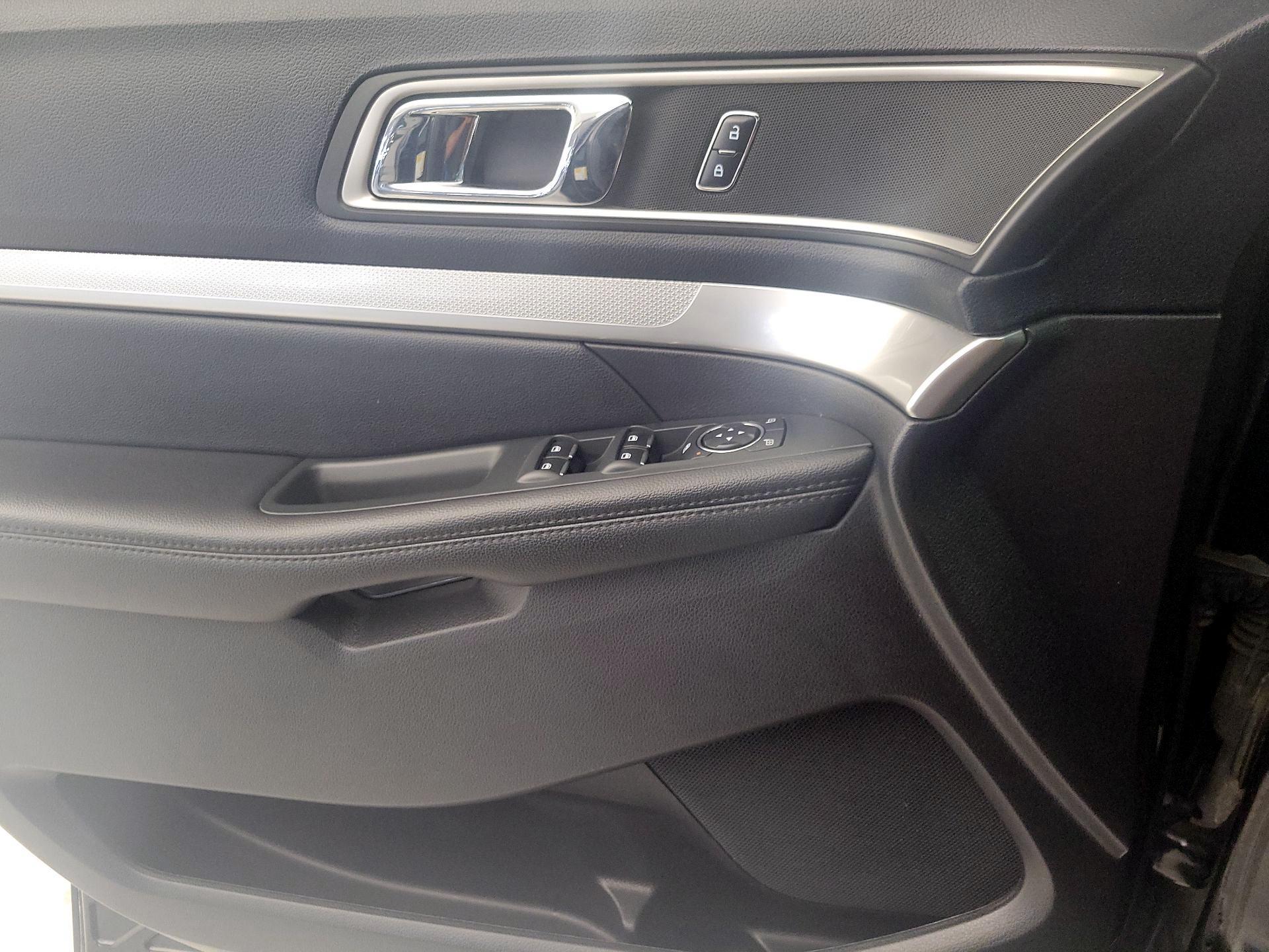 Thumbnail: 2016 Ford Explorer - 12