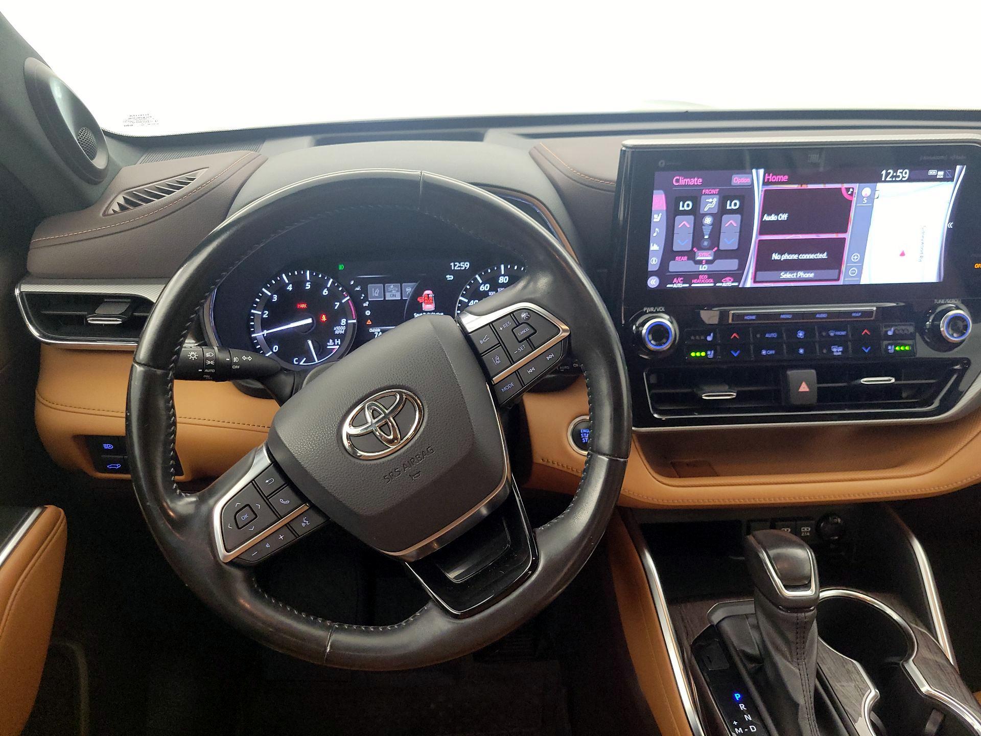 Thumbnail: 2021 Toyota Highlander - 10