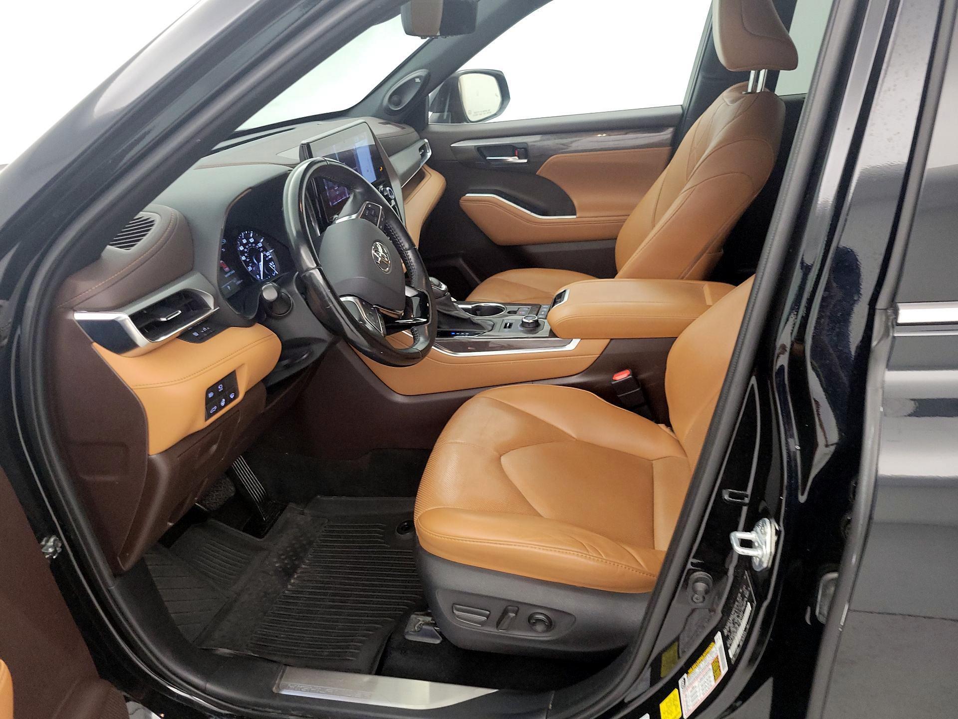 Thumbnail: 2021 Toyota Highlander - 11