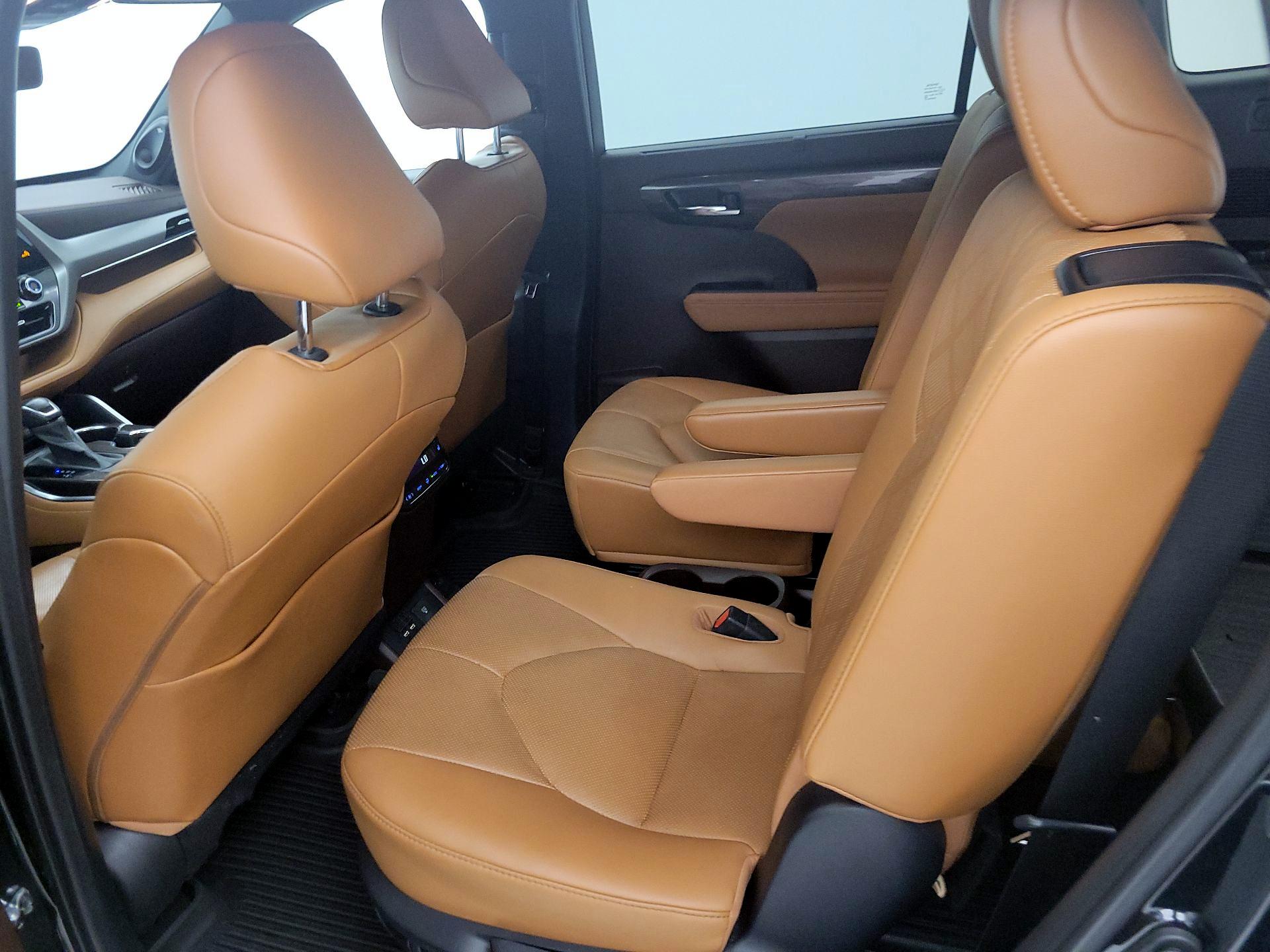 Thumbnail: 2021 Toyota Highlander - 18