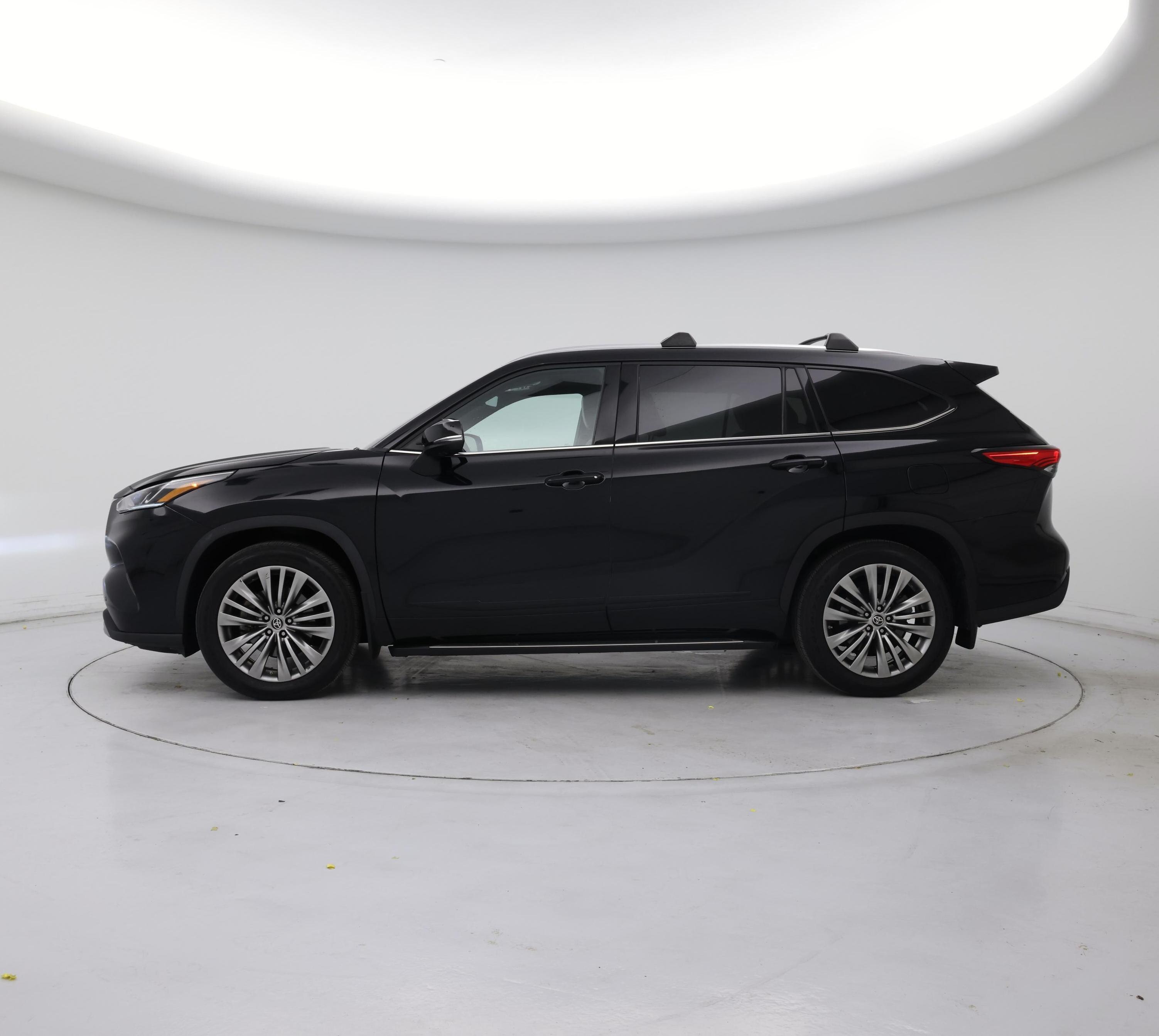 Thumbnail: 2021 Toyota Highlander - 3