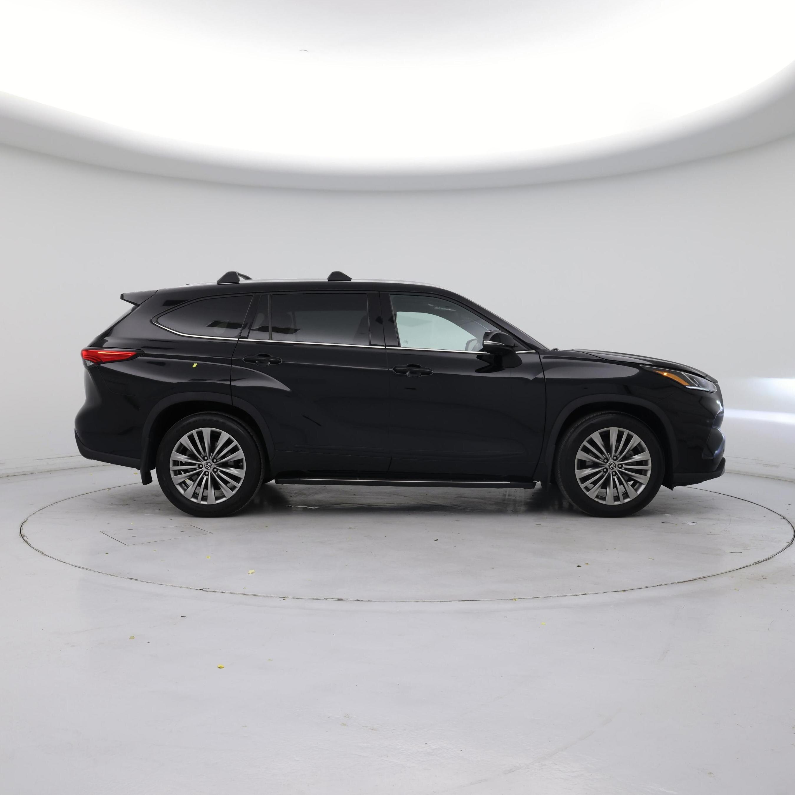 Thumbnail: 2021 Toyota Highlander - 7