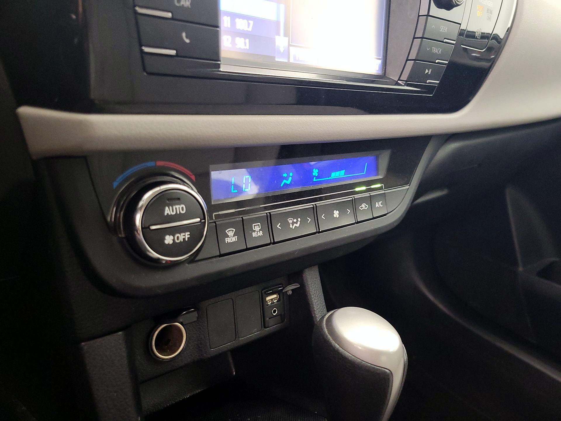 Thumbnail: 2014 Toyota Corolla - 16