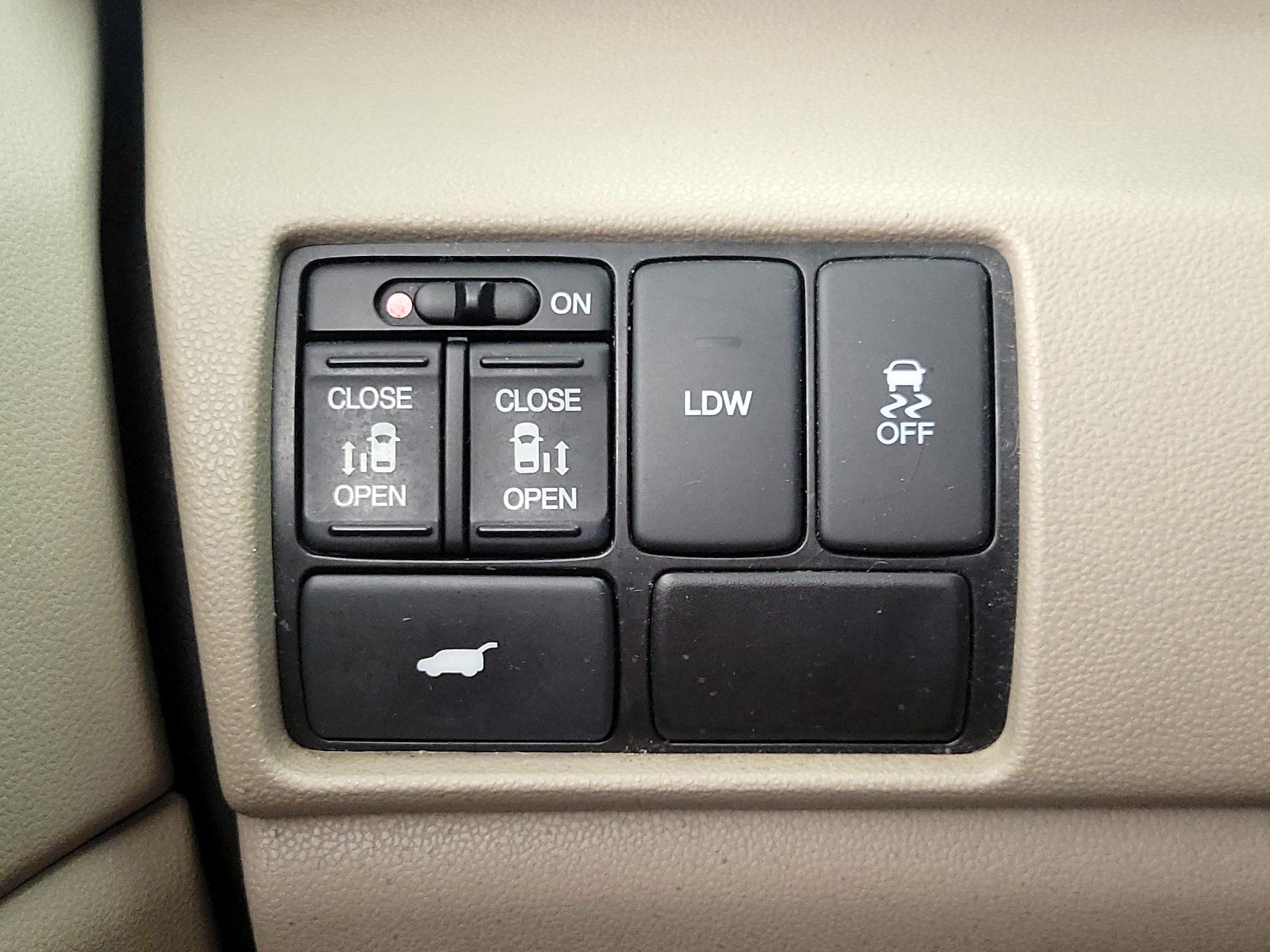 Thumbnail: 2015 Honda Odyssey - 13