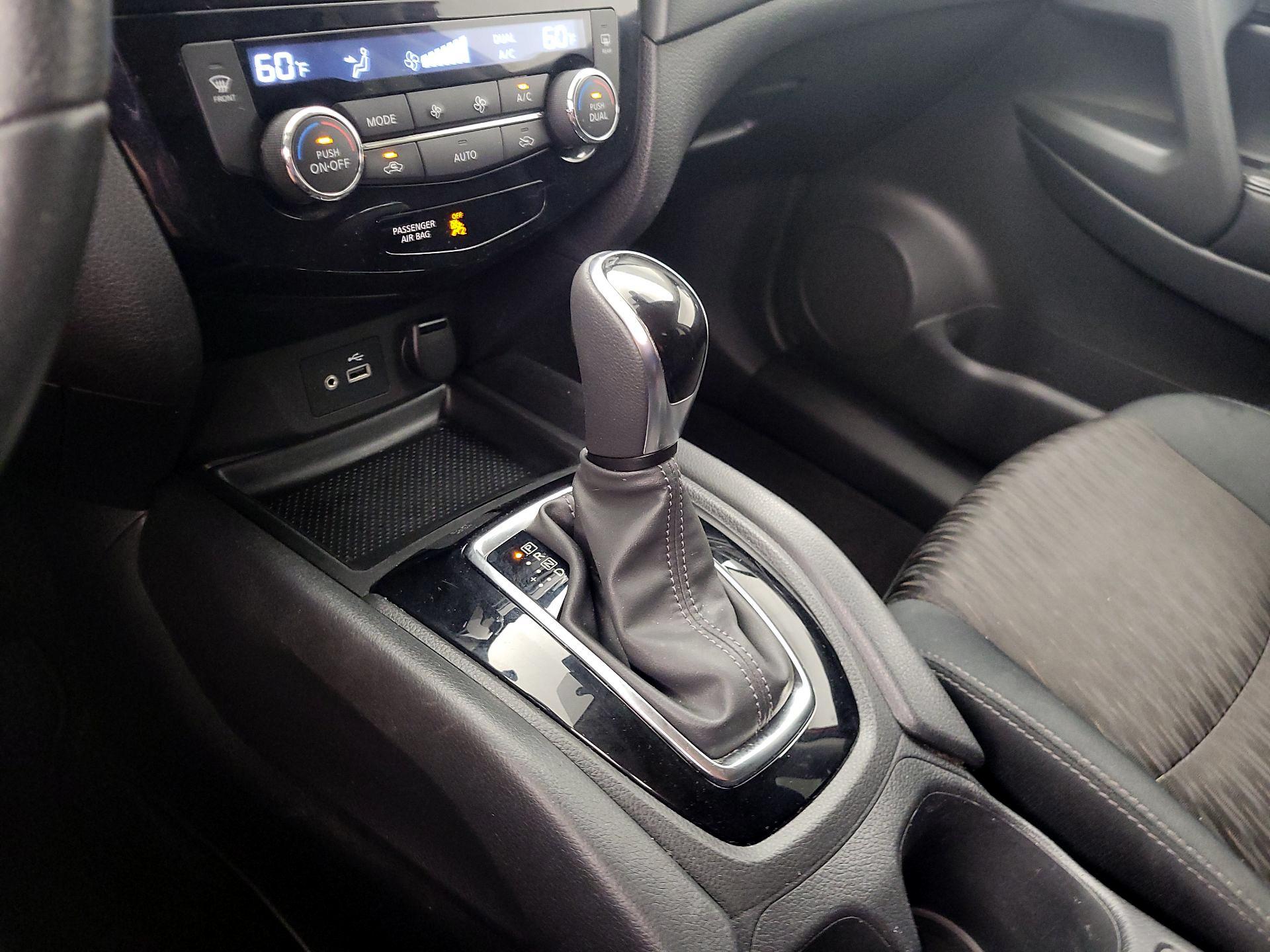 Thumbnail: 2019 Nissan Rogue - 17