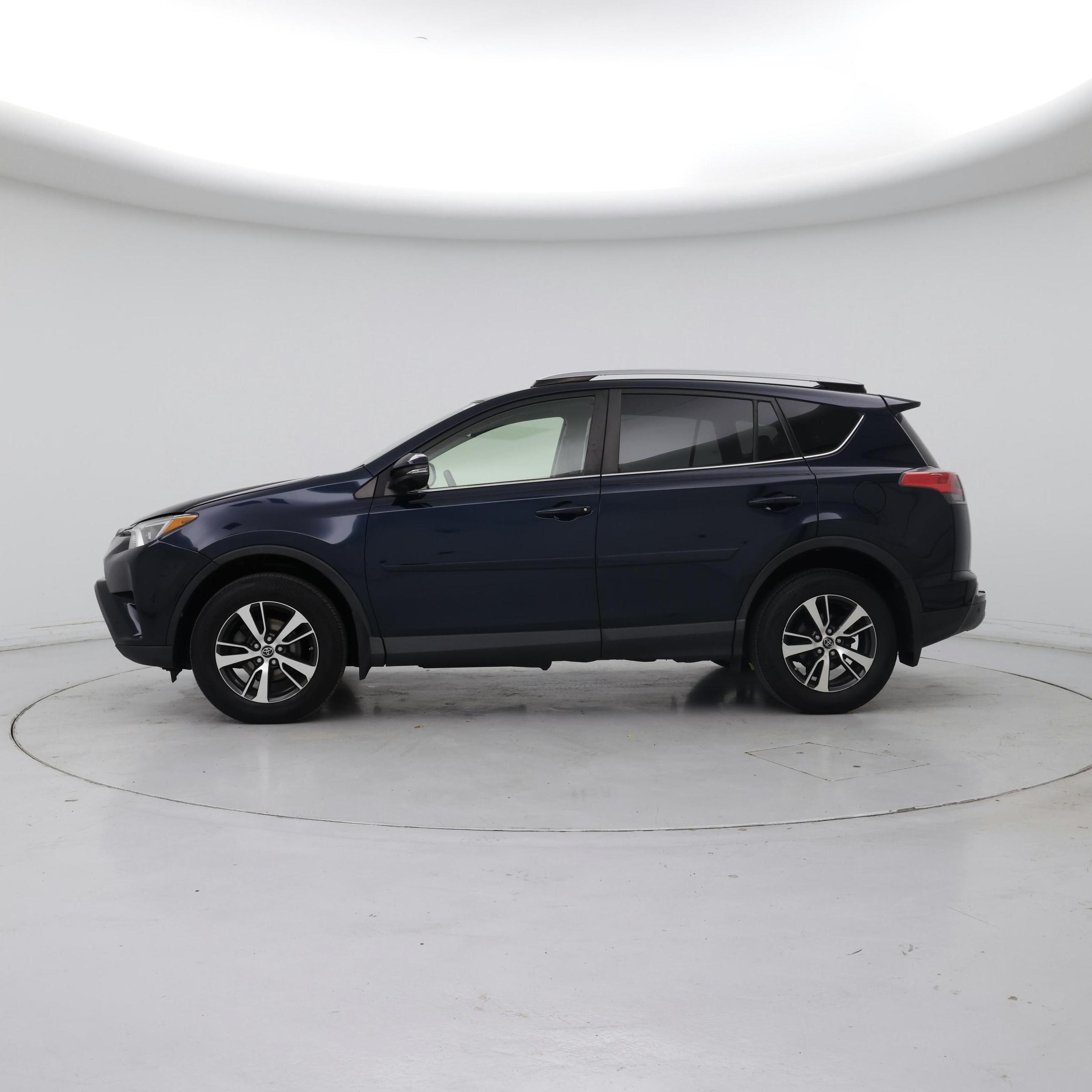 Thumbnail: 2017 Toyota RAV4 - 3