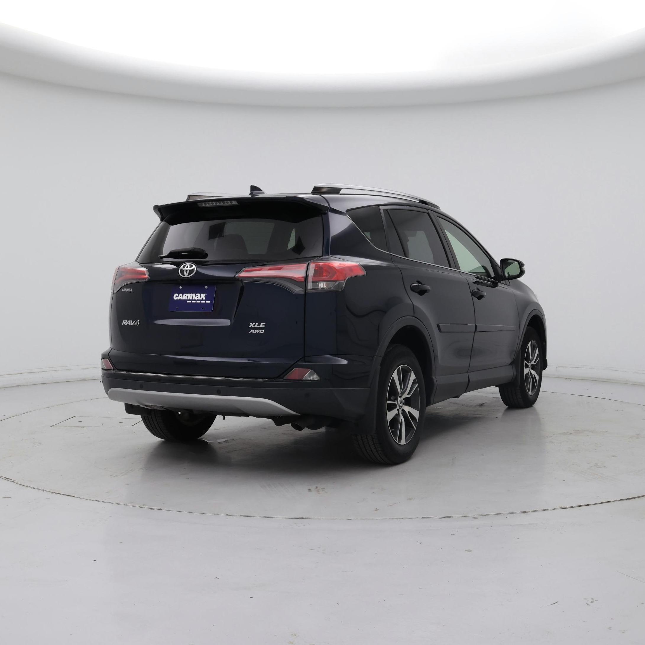 Thumbnail: 2017 Toyota RAV4 - 8
