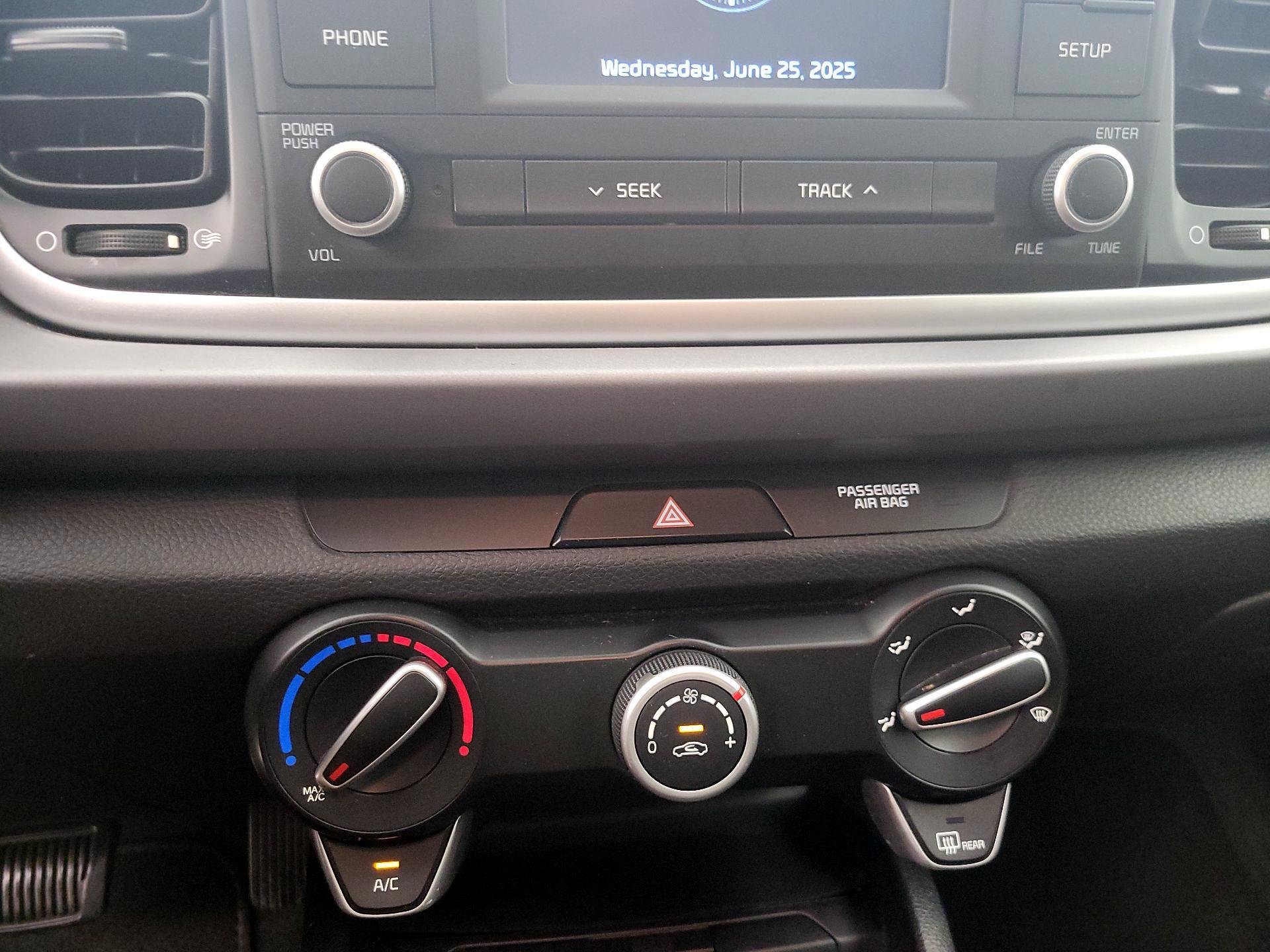 Thumbnail: 2018 Kia Rio - 15