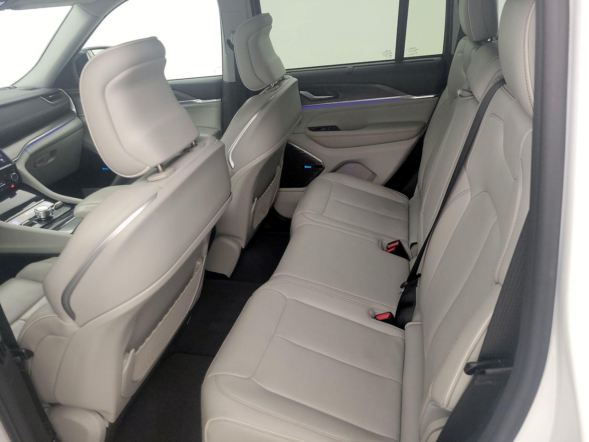 Thumbnail: 2022 Jeep Grand Cherokee - 17