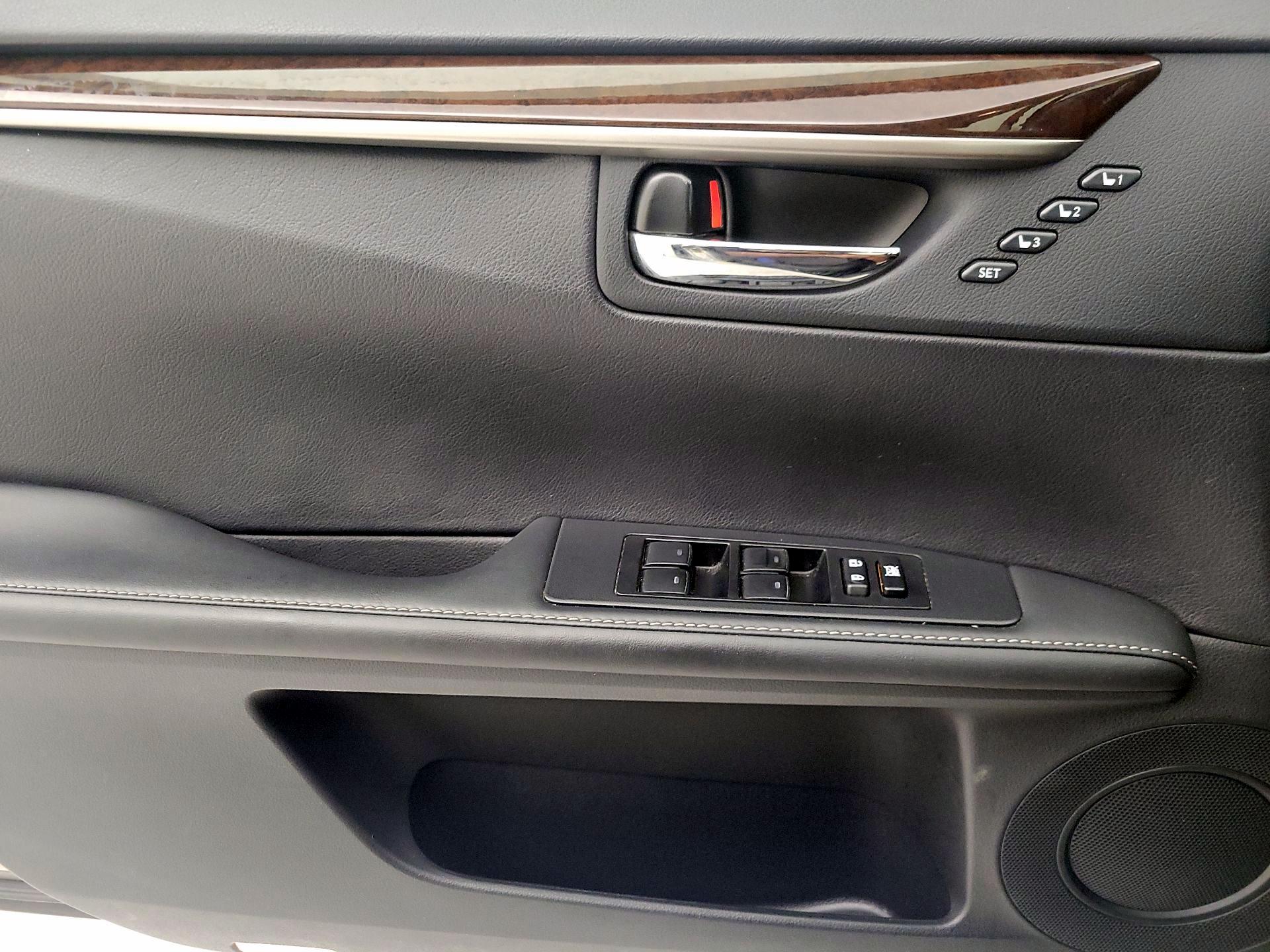 Thumbnail: 2015 Lexus ES - 12