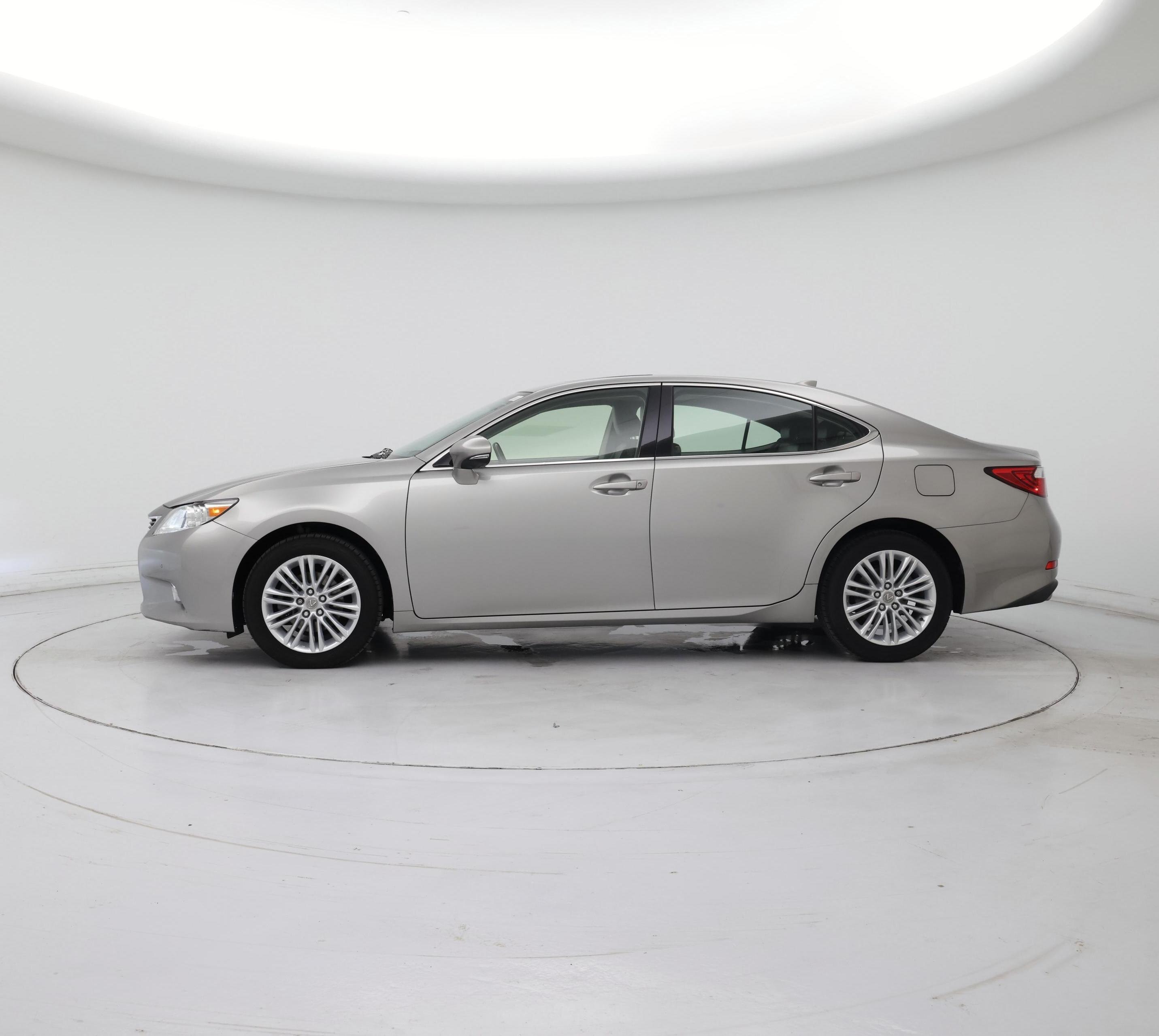 Thumbnail: 2015 Lexus ES - 3