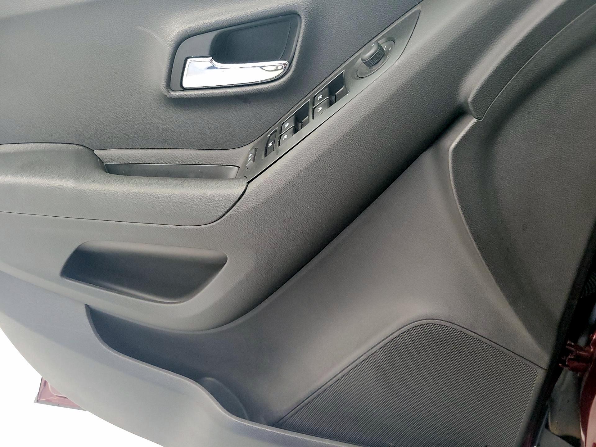 Thumbnail: 2016 Chevrolet Trax - 12