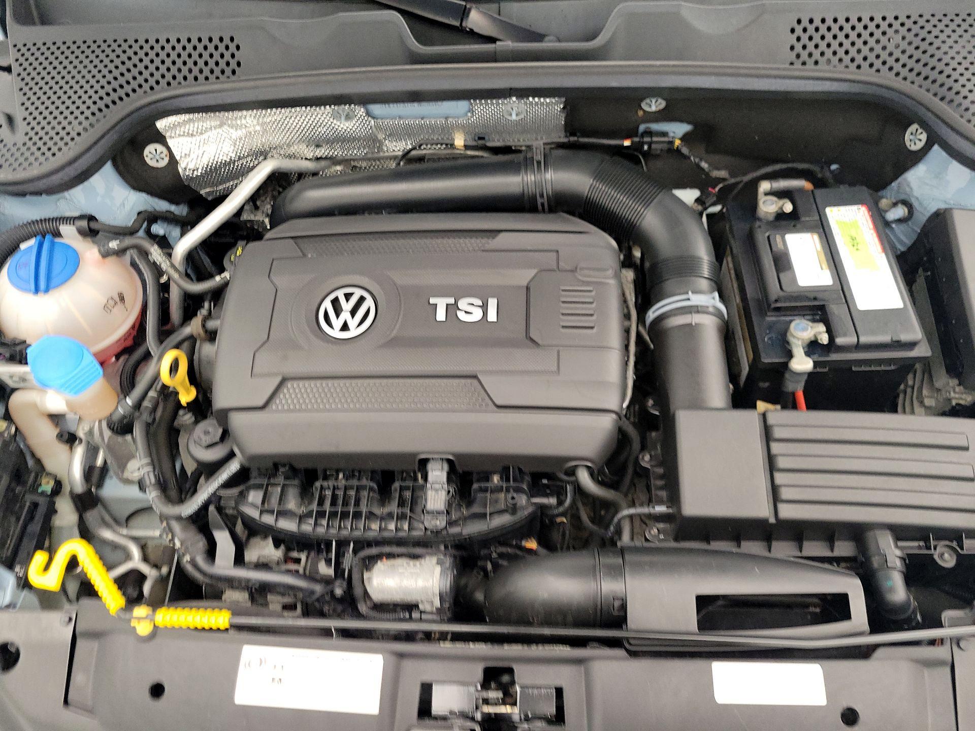 Thumbnail: 2015 Volkswagen Beetle - 17