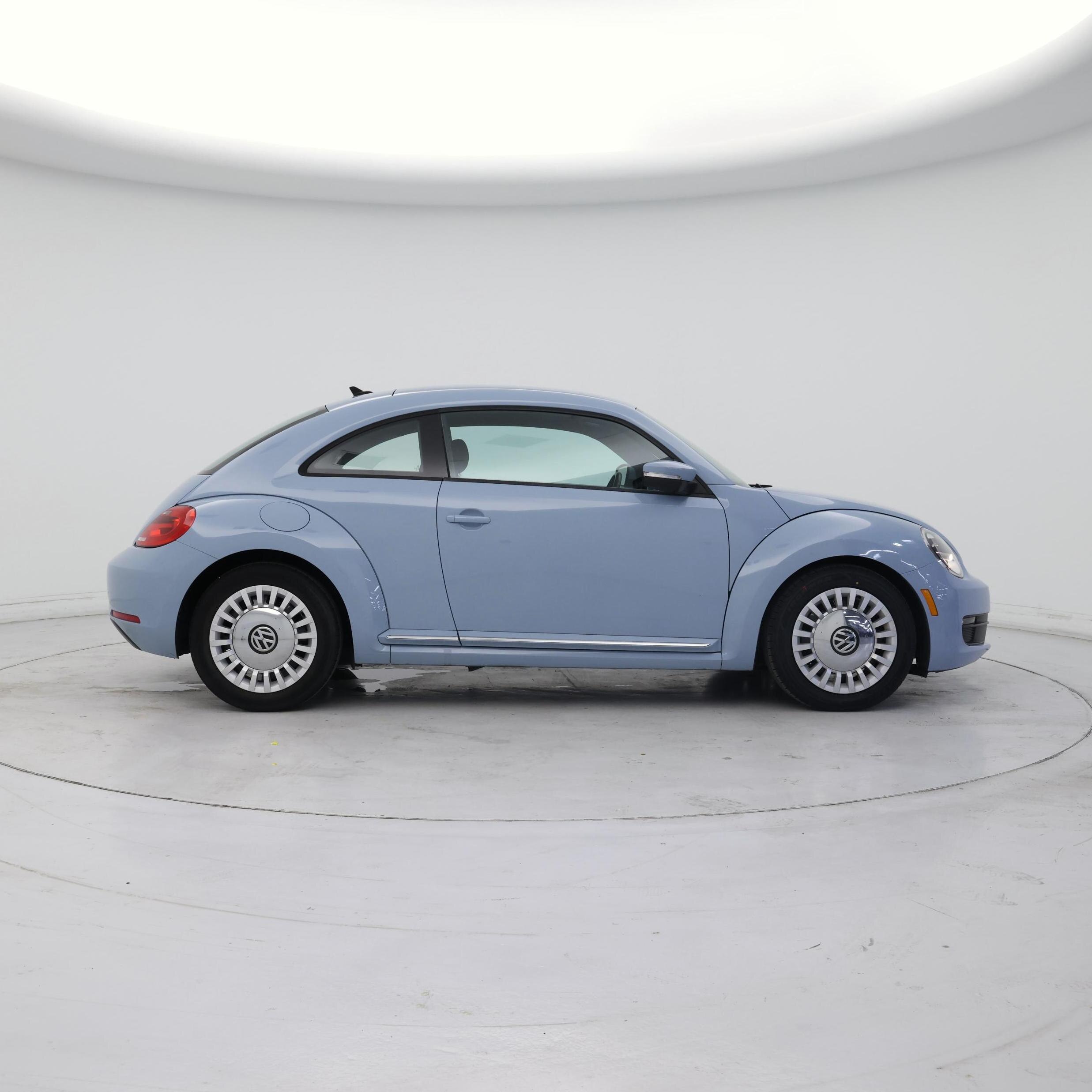 Thumbnail: 2015 Volkswagen Beetle - 7