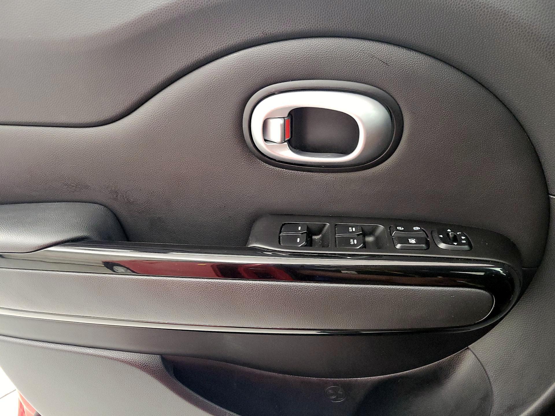 Thumbnail: 2015 Kia Soul - 12