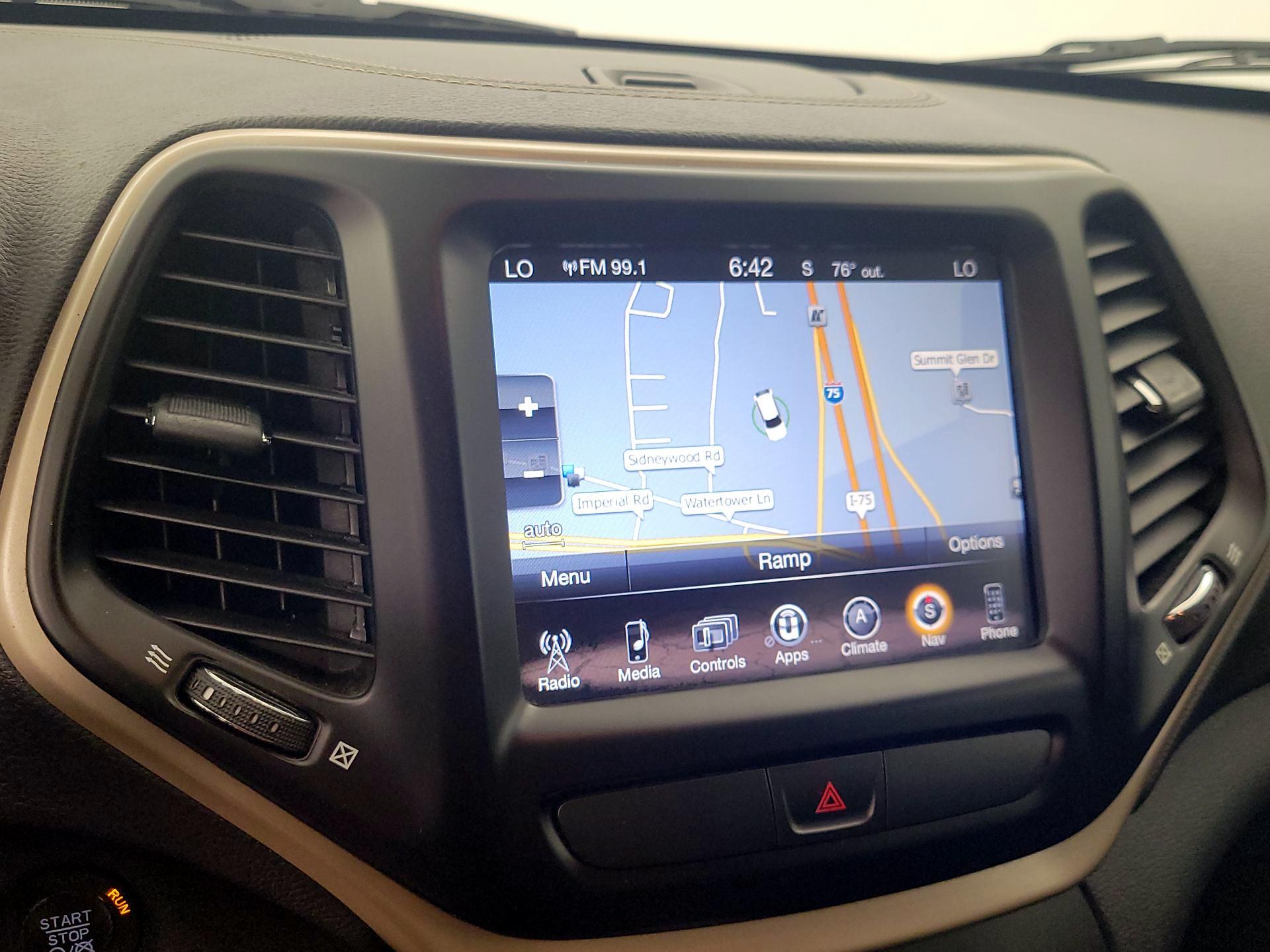 Thumbnail: 2016 Jeep Cherokee - 14