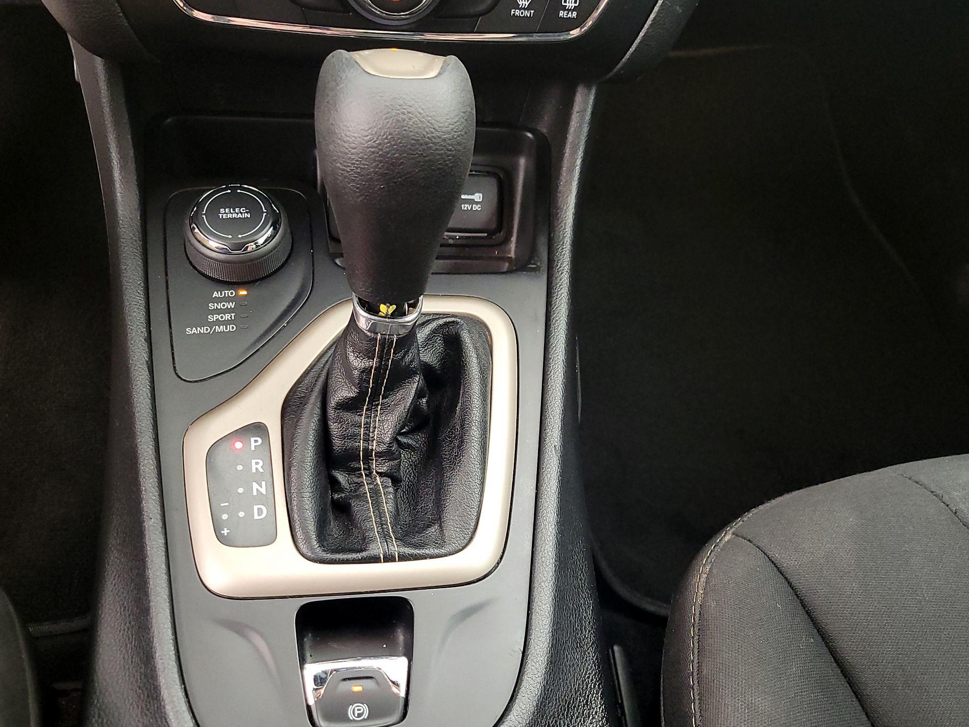 Thumbnail: 2016 Jeep Cherokee - 18
