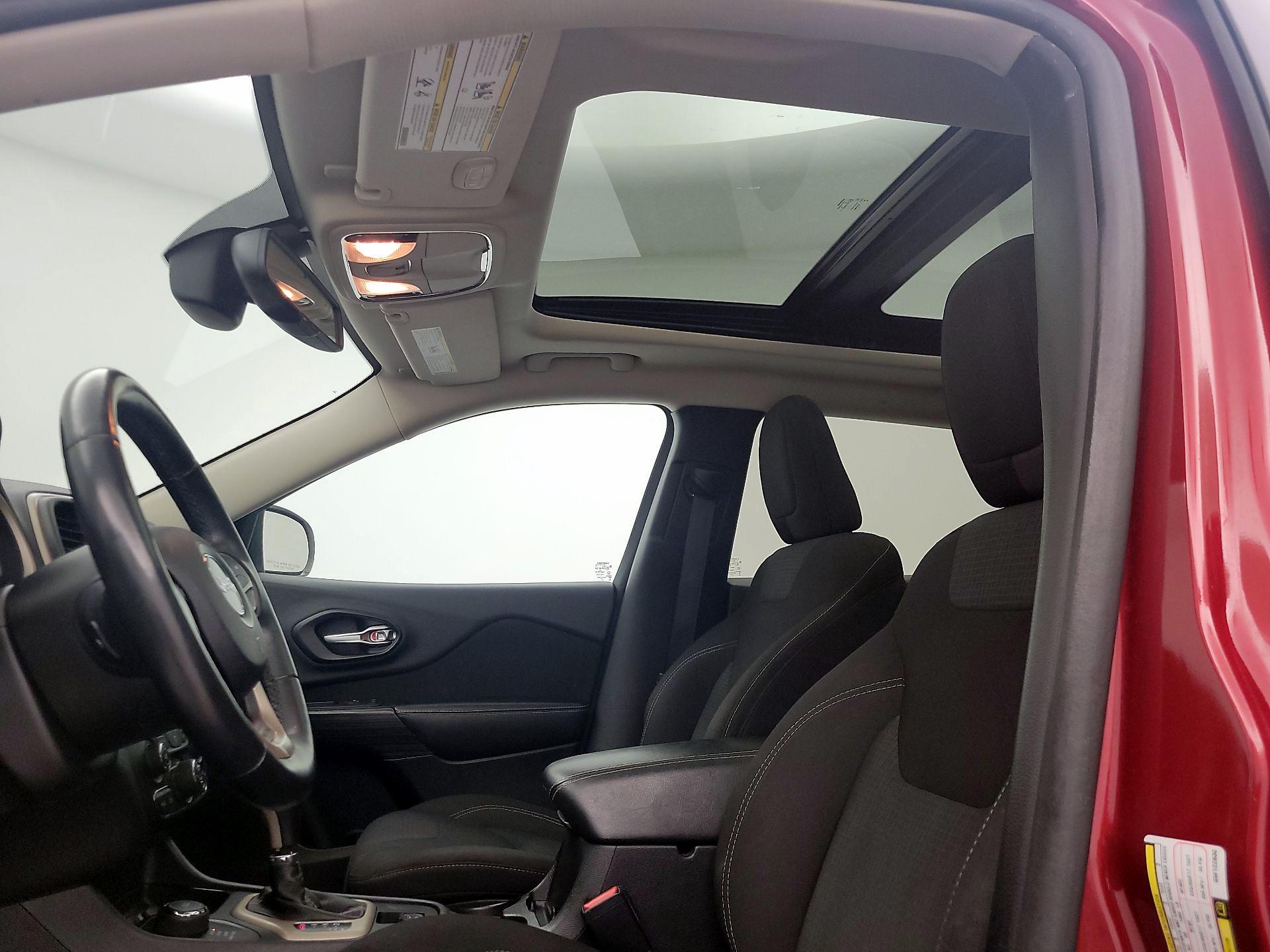 Thumbnail: 2016 Jeep Cherokee - 20