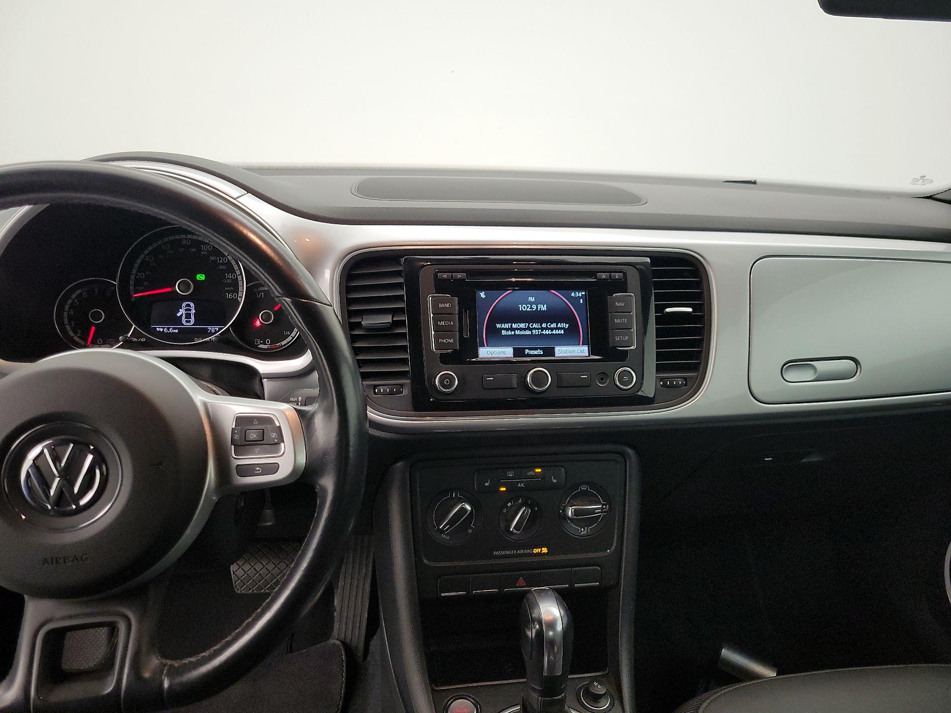 Thumbnail: 2013 Volkswagen Beetle - 9